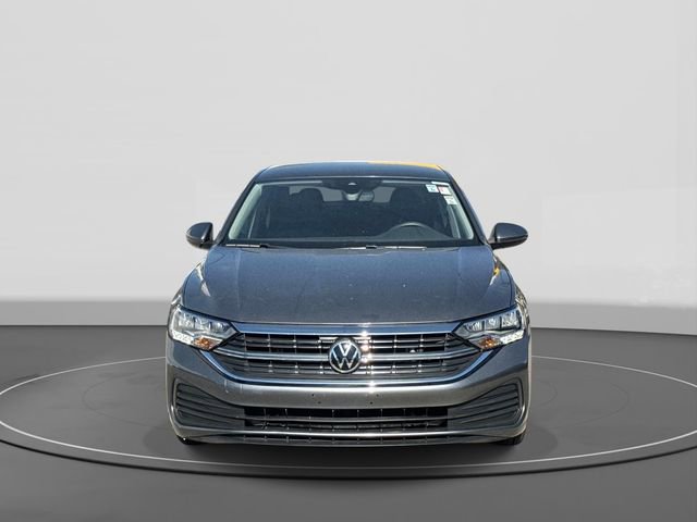 Certified 2022 Volkswagen Jetta SE image 2