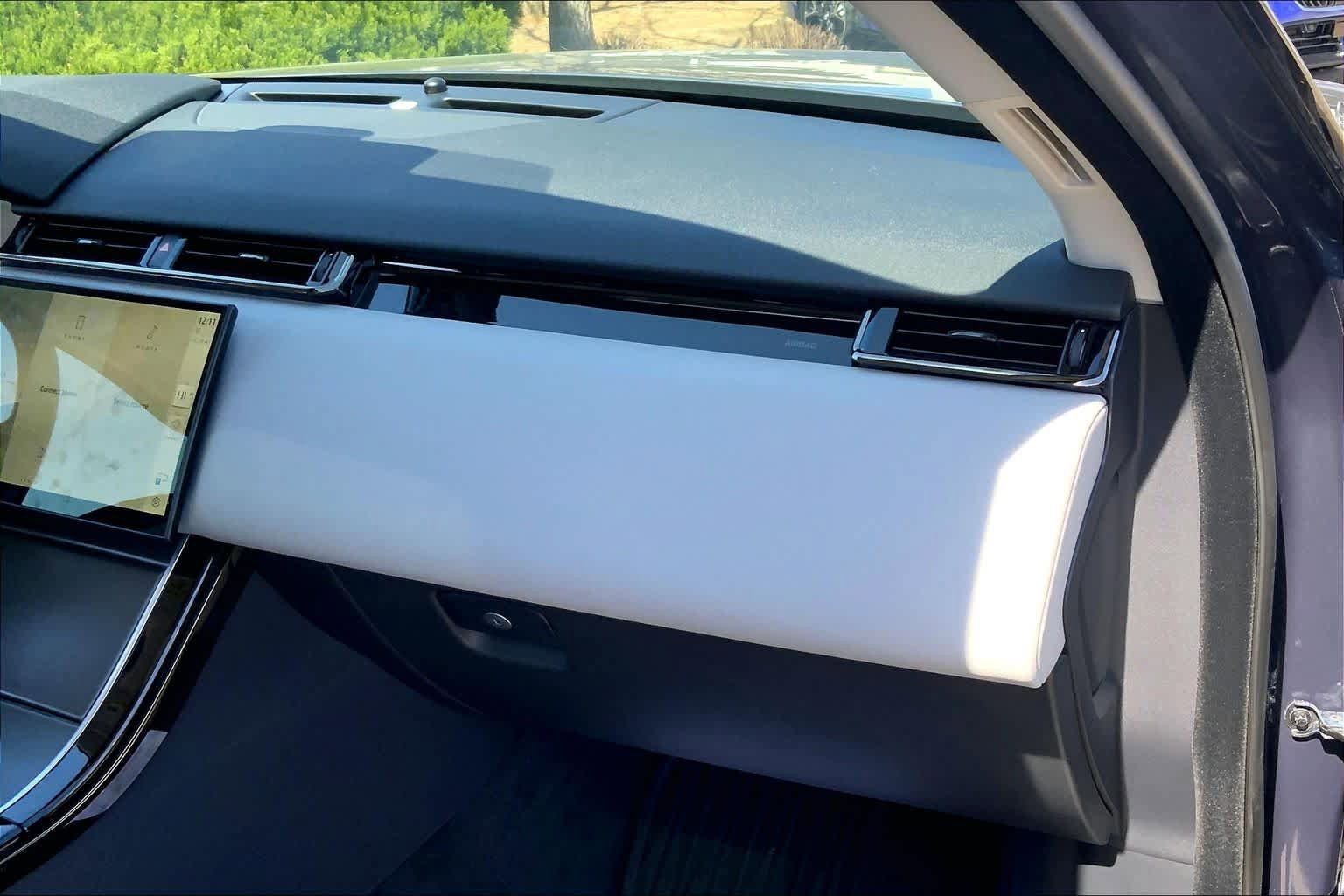 Used 2025 Land Rover Range Rover Velar Dynamic SE image 17