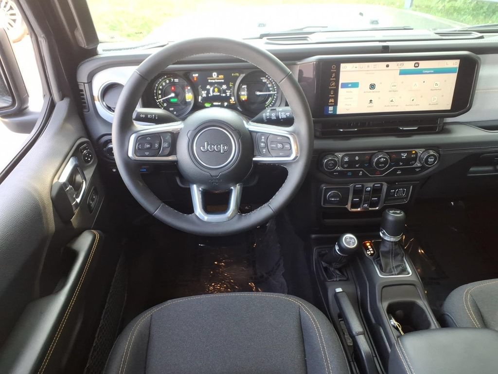 Used 2025 Jeep Wrangler Unlimited Sahara AWD/4WD image 17