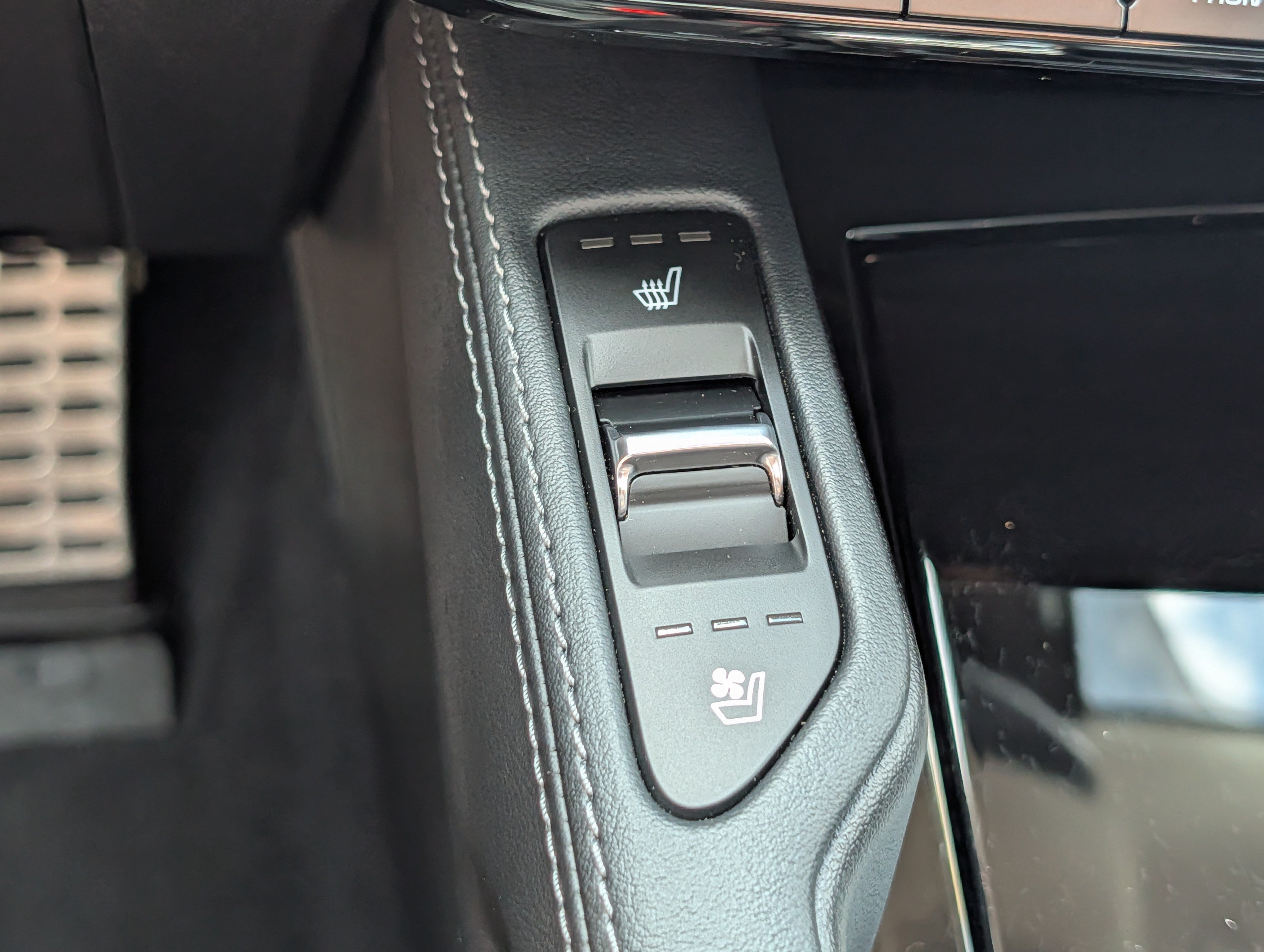 Certified 2025 Kia Telluride SX w/ SX Captain's Chair Package AWD/4WD image 28