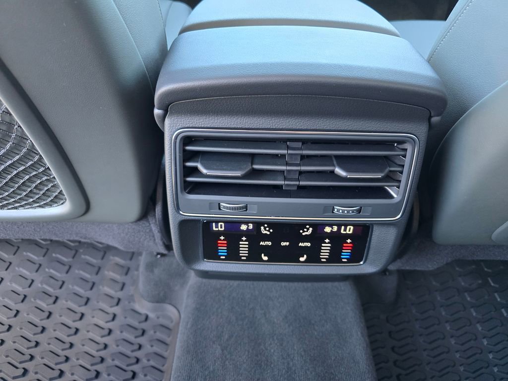 Used 2024 Audi Q8 Premium Plus w/ Premium Plus Package image 28
