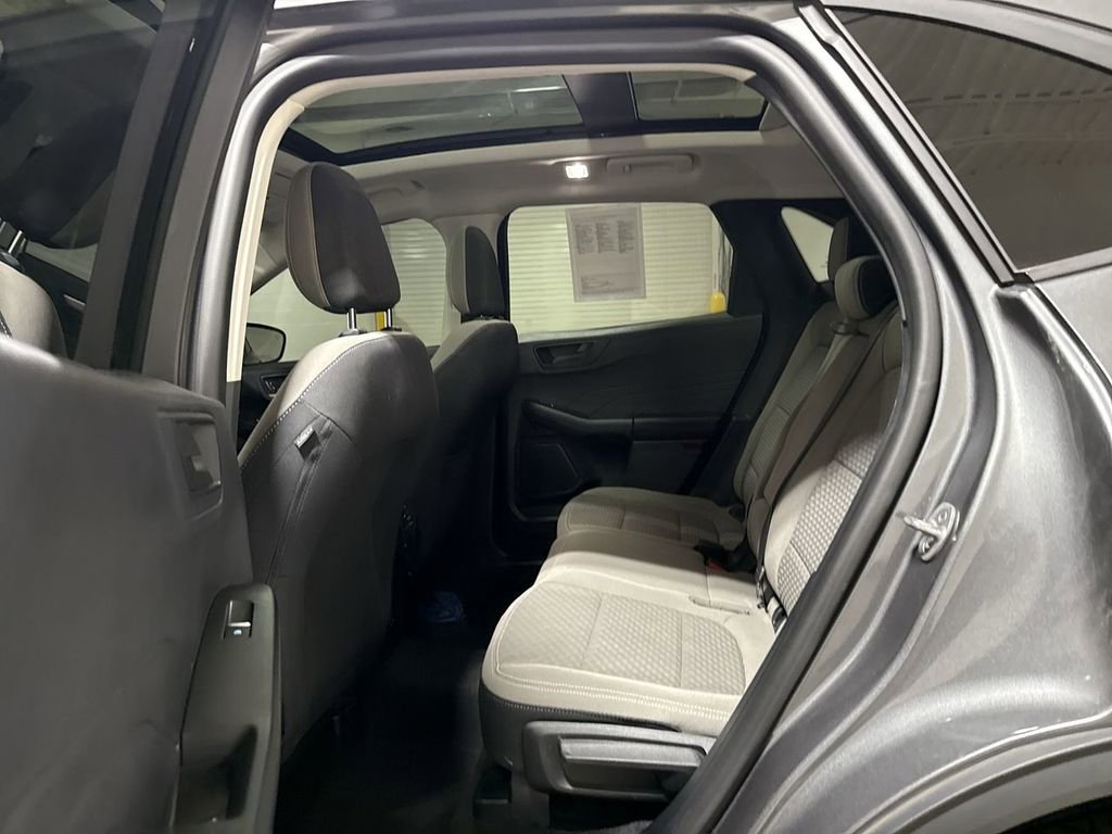 Used 2022 Ford Escape SE w/ SE Sport Appearance Package FWD image 24