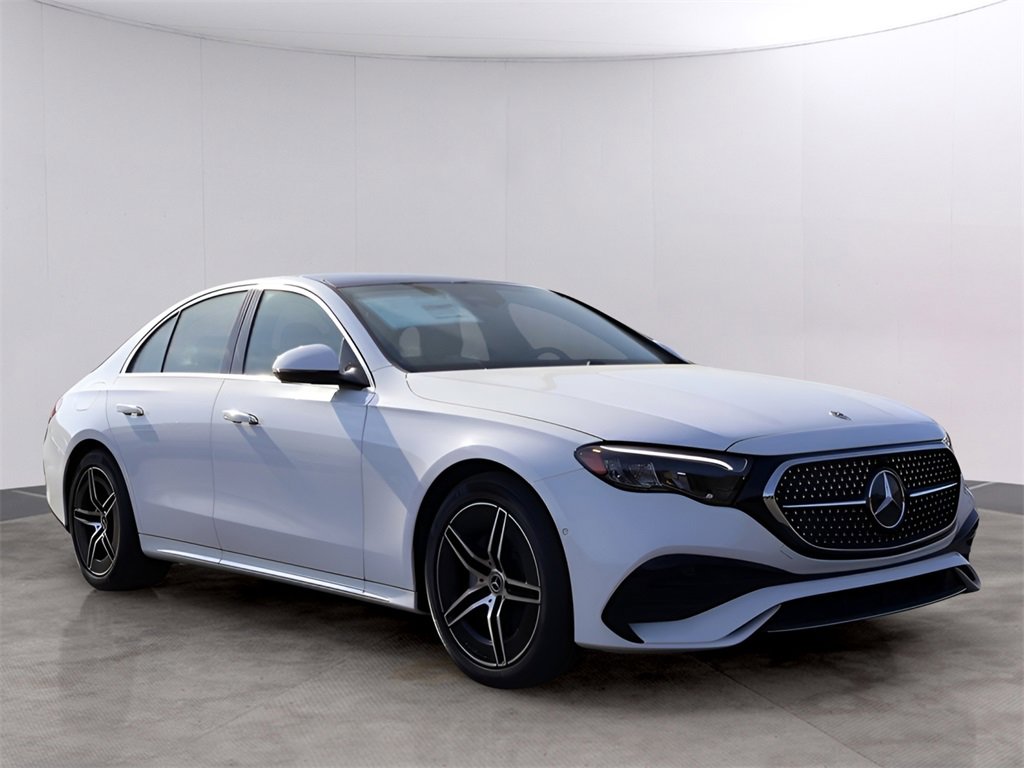 Used 2025 Mercedes-Benz E 350 4MATIC Sedan image 3