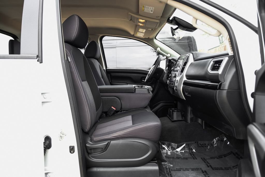 Used 2021 Nissan Titan SV image 33