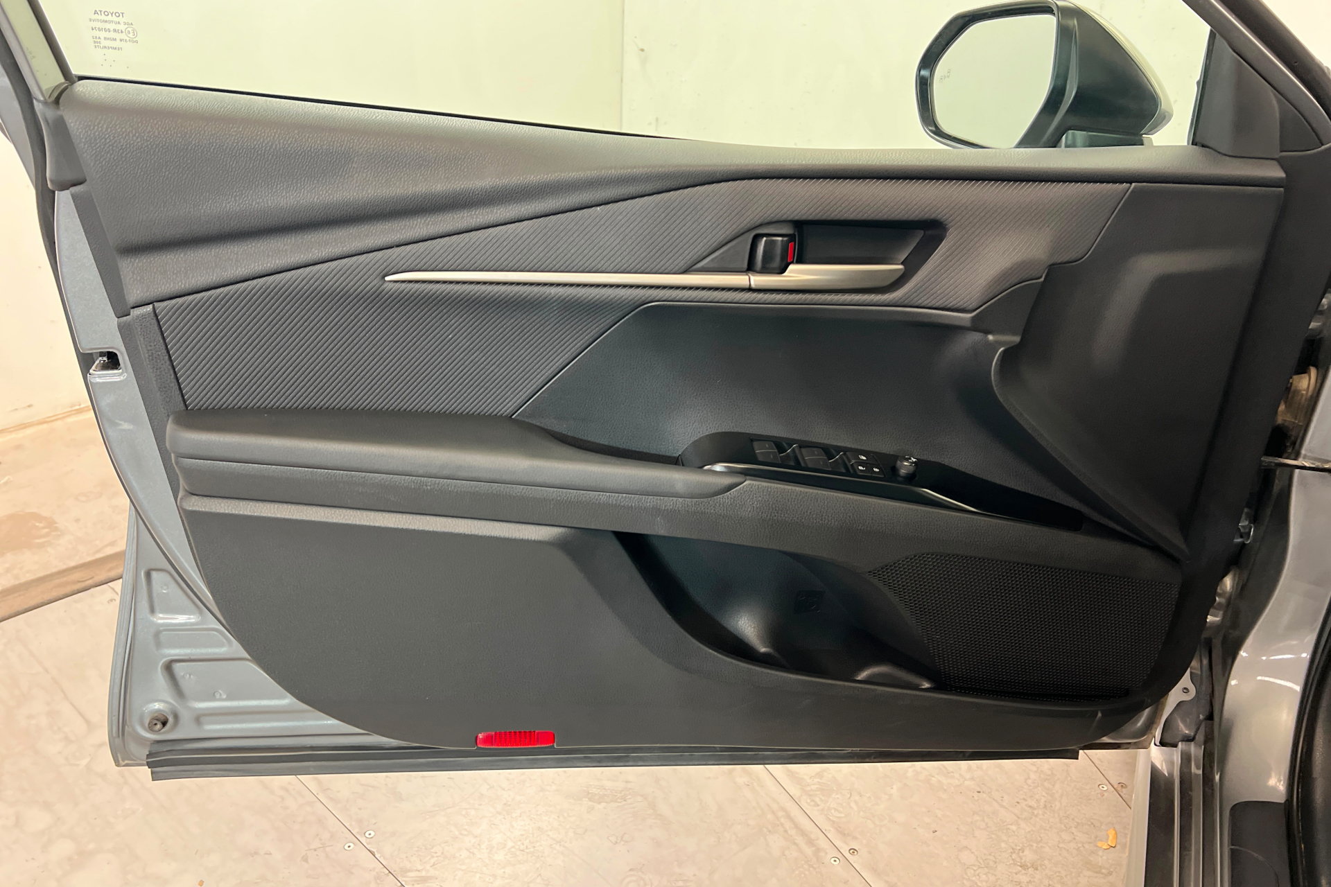 Used 2025 Toyota Camry SE FWD image 15