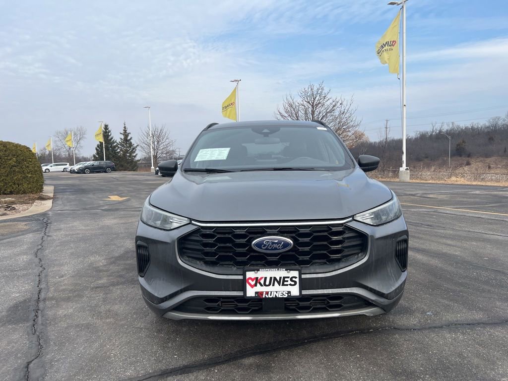 Used 2024 Ford Escape ST-Line image 2