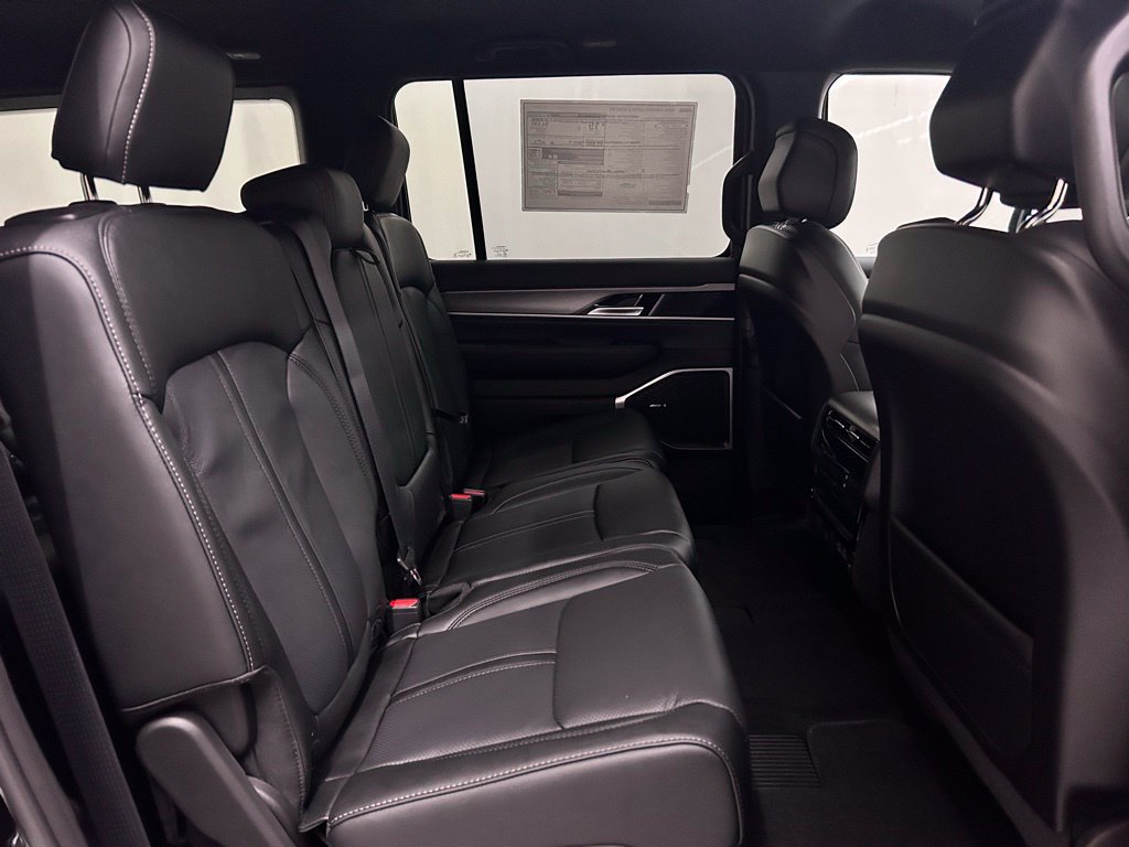 New 2026 Jeep Grand Wagoneer Limited w/ 8-Passenger Seating Package AWD/4WD image 17