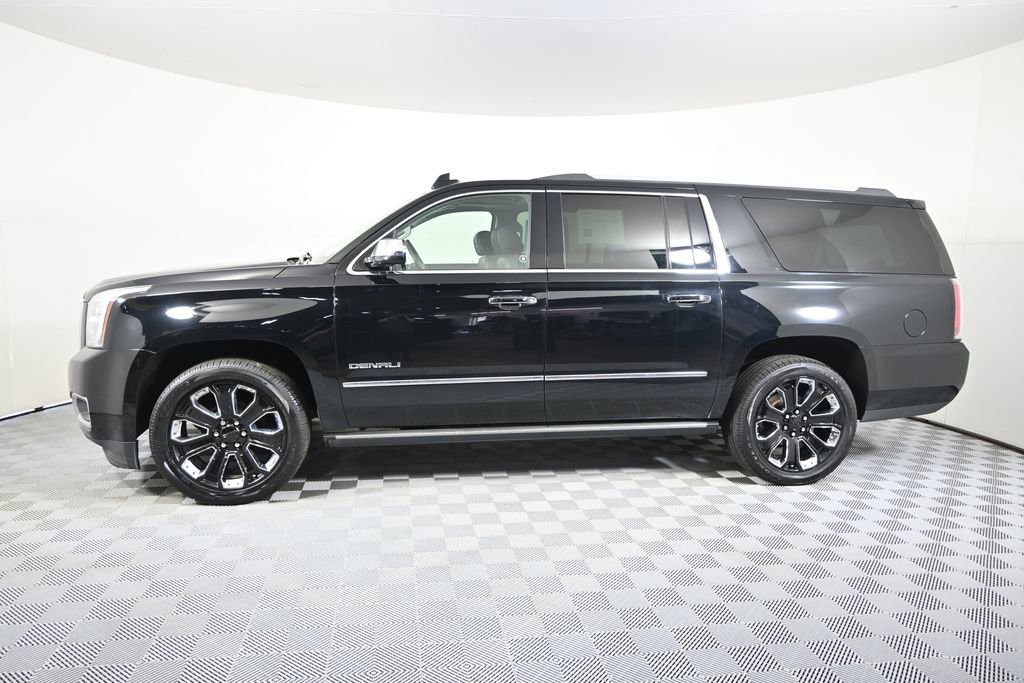 Used 2020 GMC Yukon XL Denali w/ Denali Ultimate Black Edition AWD/4WD image 2