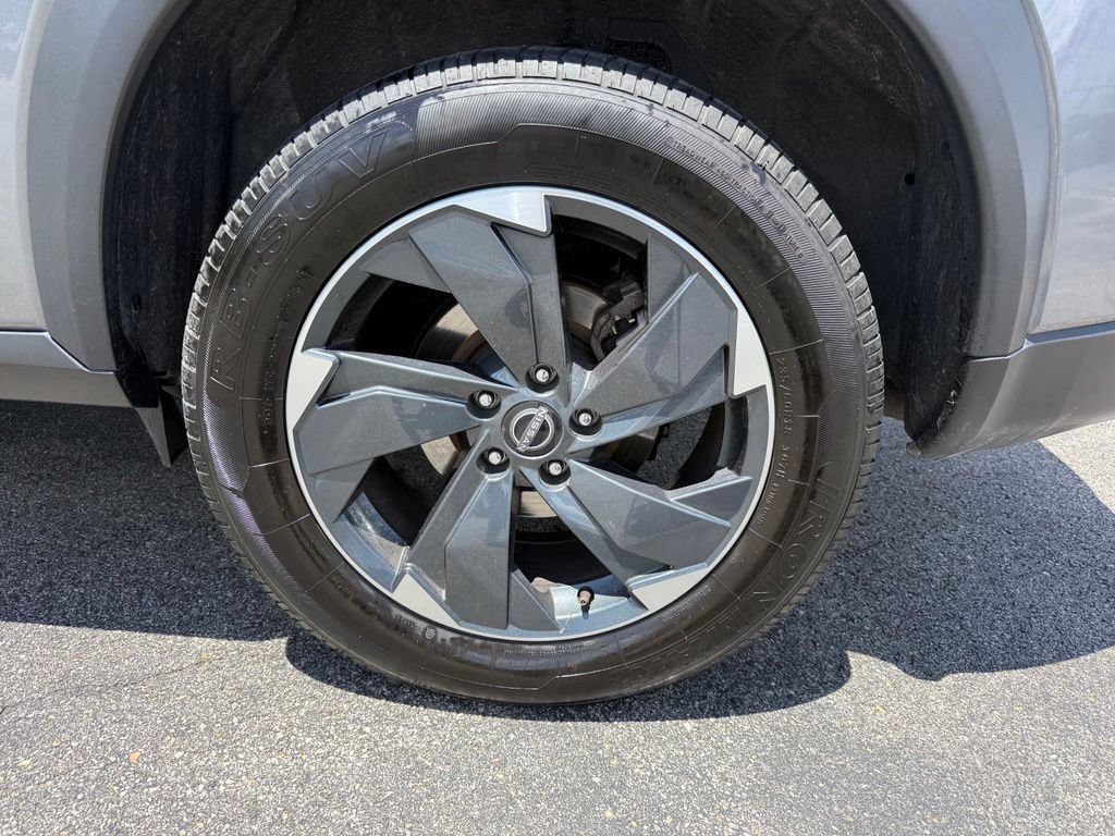 Used 2024 Nissan Rogue SV AWD/4WD image 29