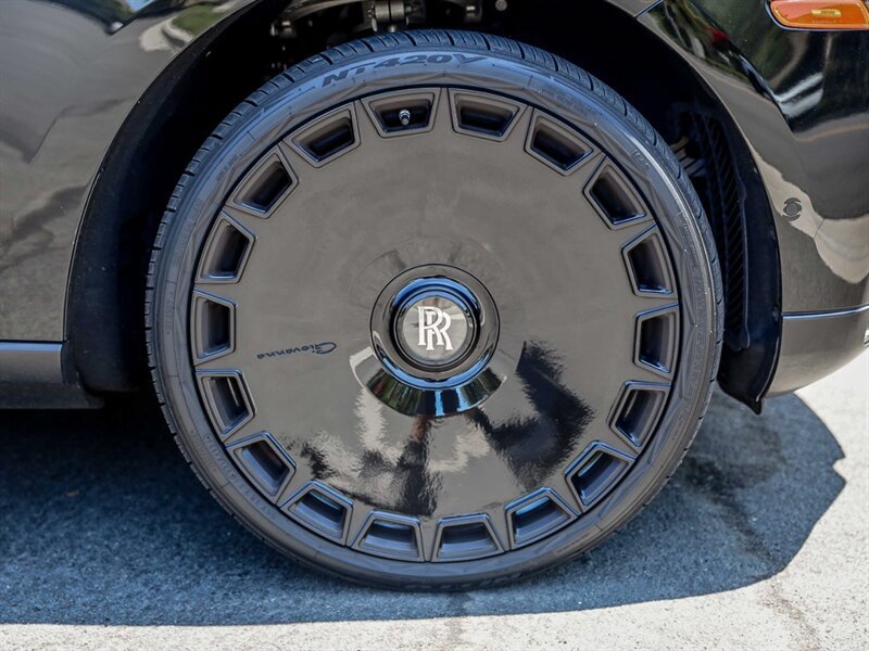 Used 2021 Rolls-Royce Cullinan Black Badge AWD/4WD image 9