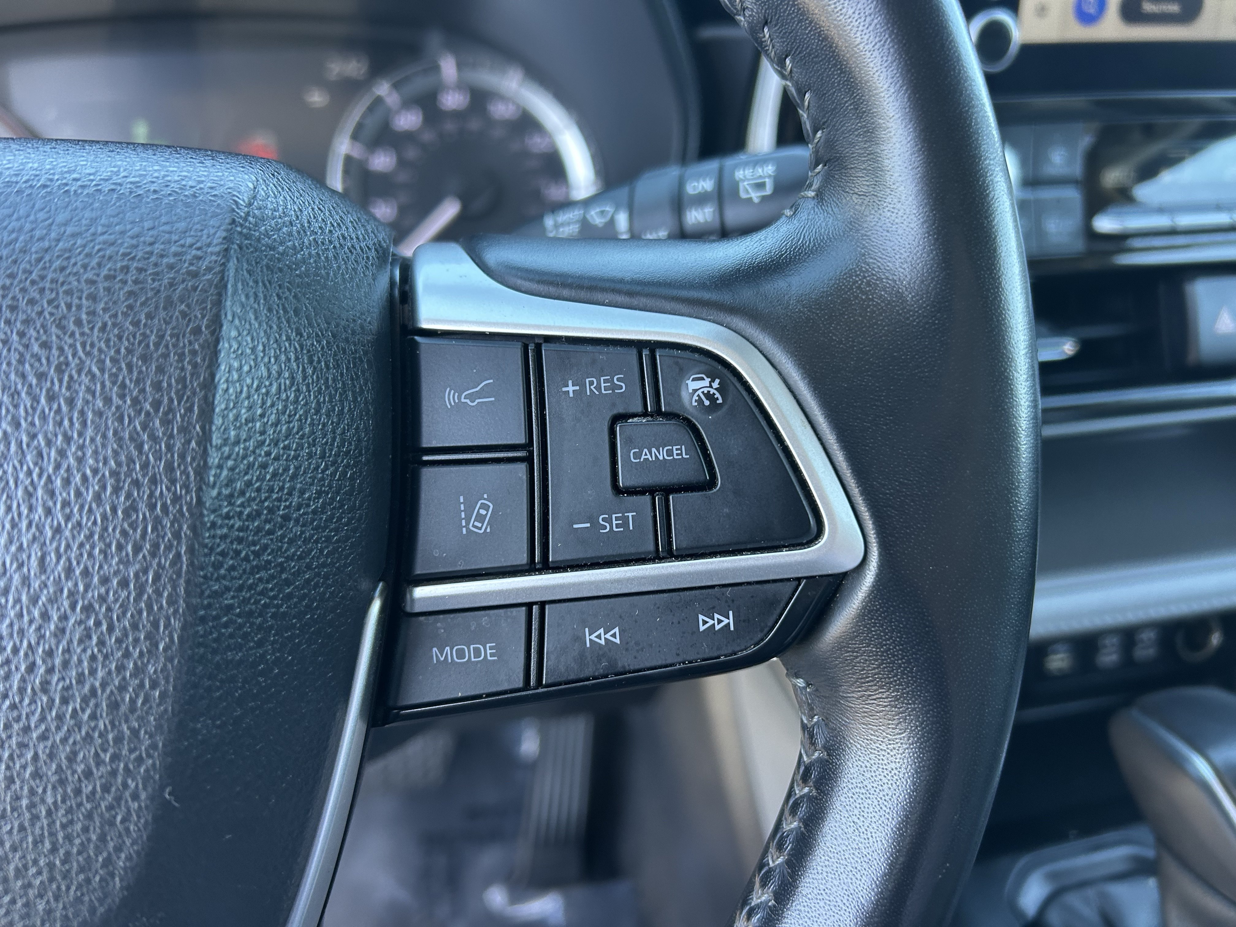 Certified 2023 Toyota Highlander LE FWD image 29