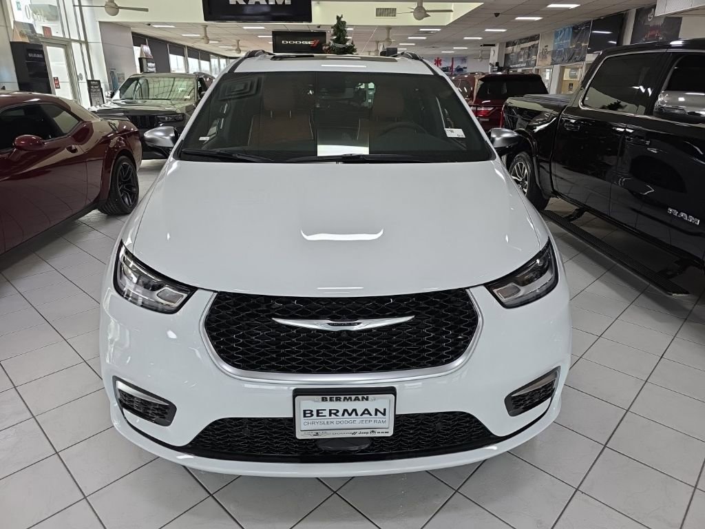 New 2026 Chrysler Pacifica Pinnacle w/ Trailer Tow Group image 2