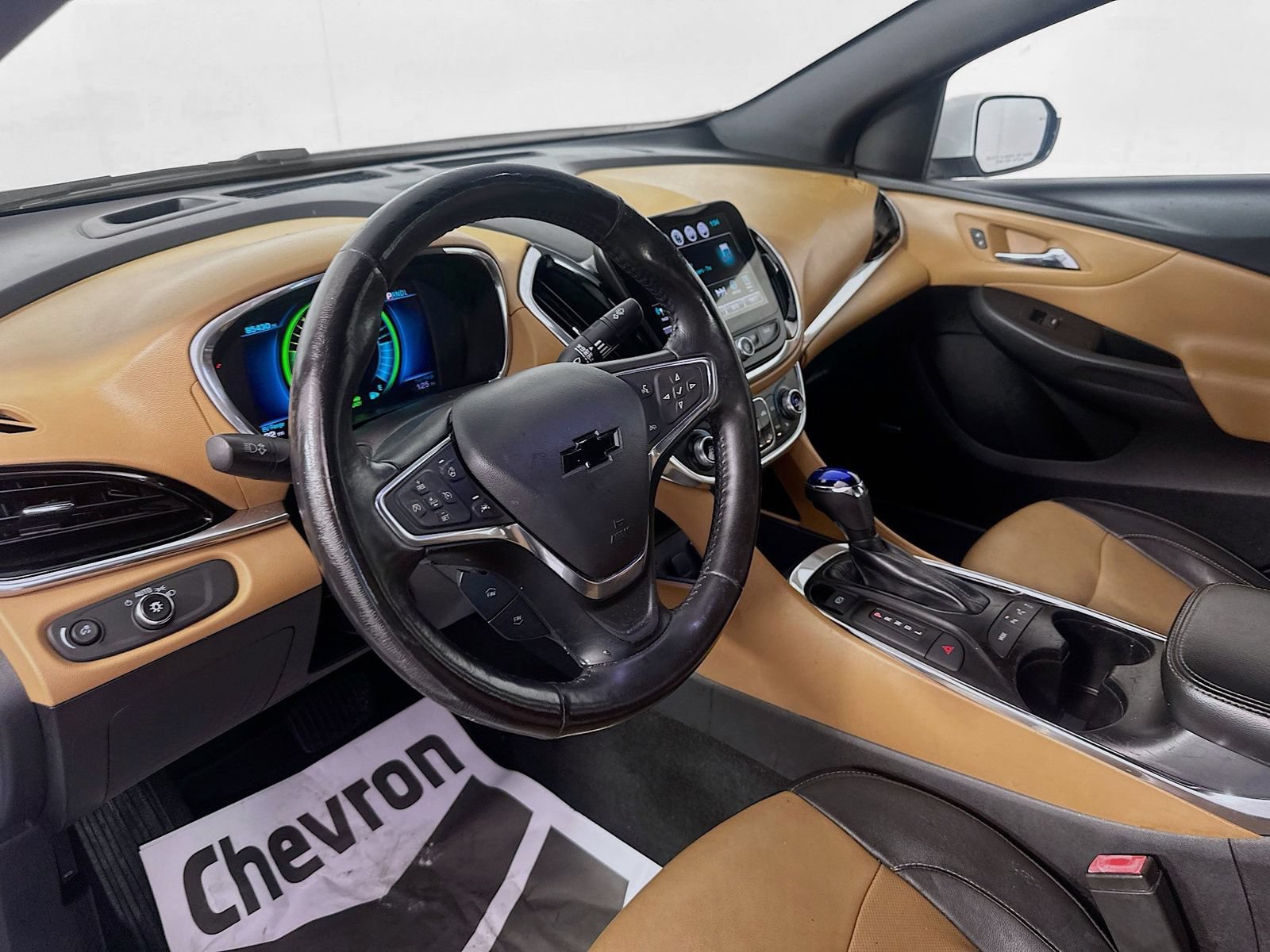 Used 2018 Chevrolet Volt Premier w/ Driver Confidence Package FWD image 9