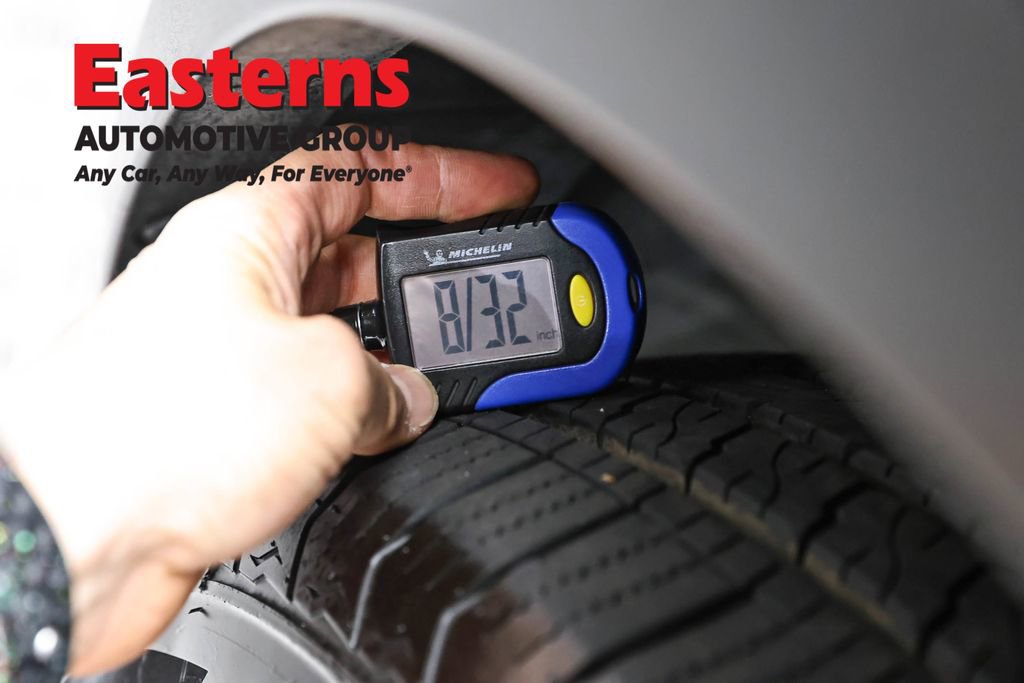 Used 2022 Nissan Pathfinder SL AWD/4WD image 27
