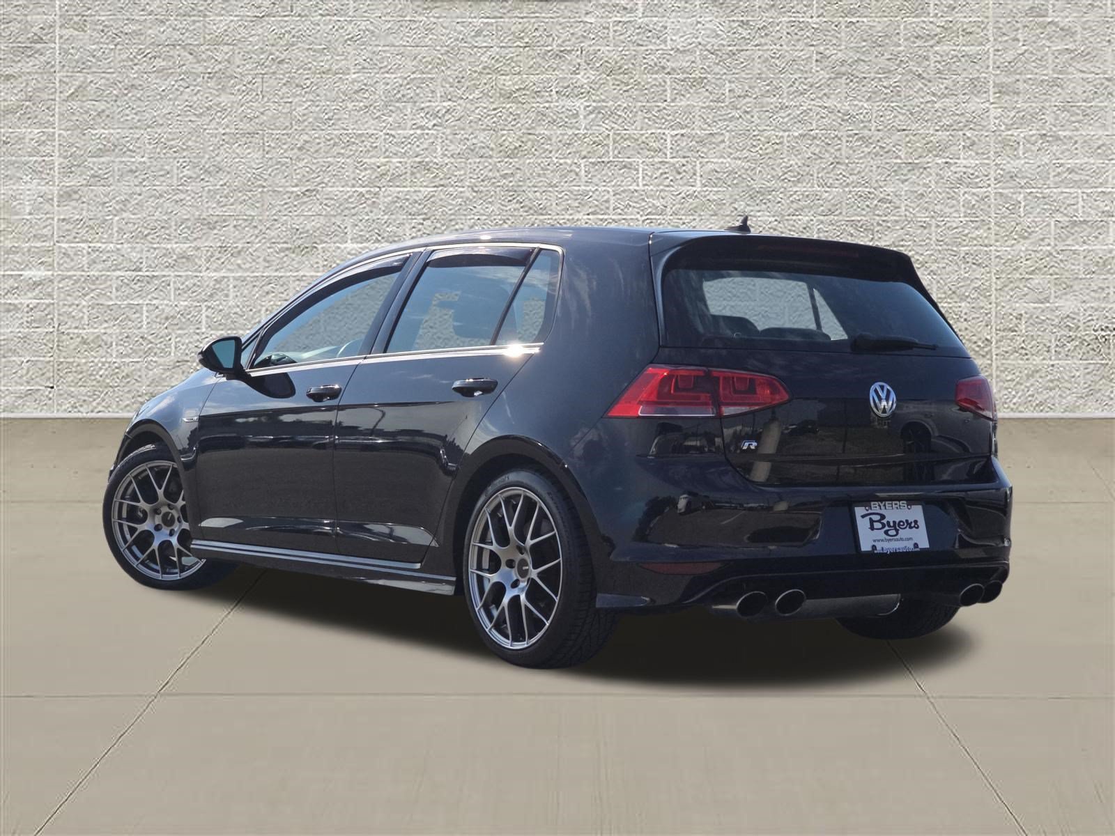 Used 2017 Volkswagen Golf R 4-Door AWD/4WD image 5