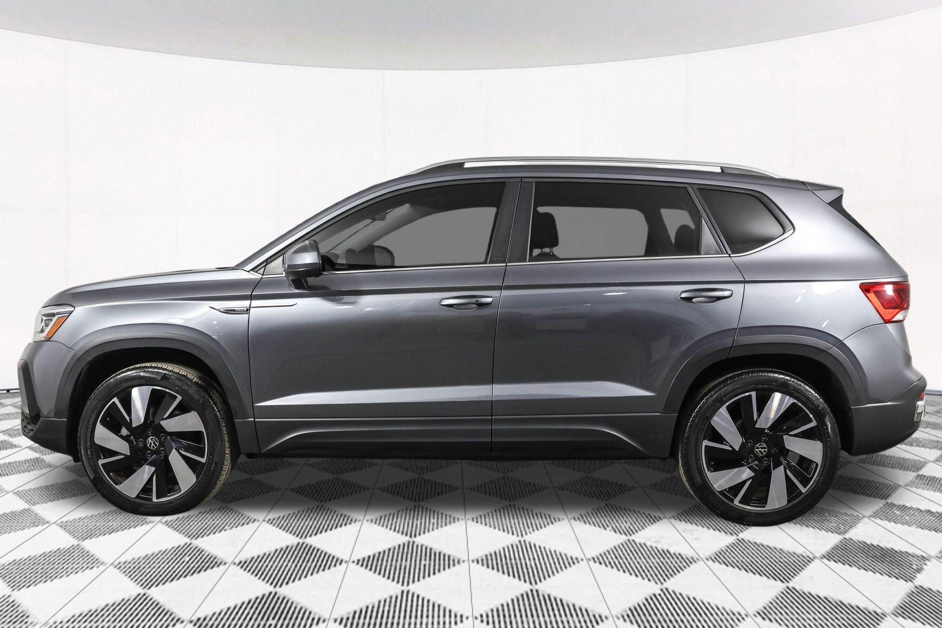 Used 2024 Volkswagen Taos SEL image 22