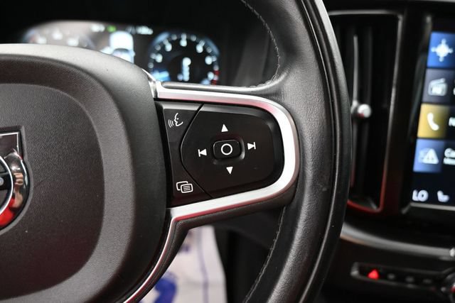 Used 2020 Volvo XC60 T5 Momentum AWD/4WD image 14