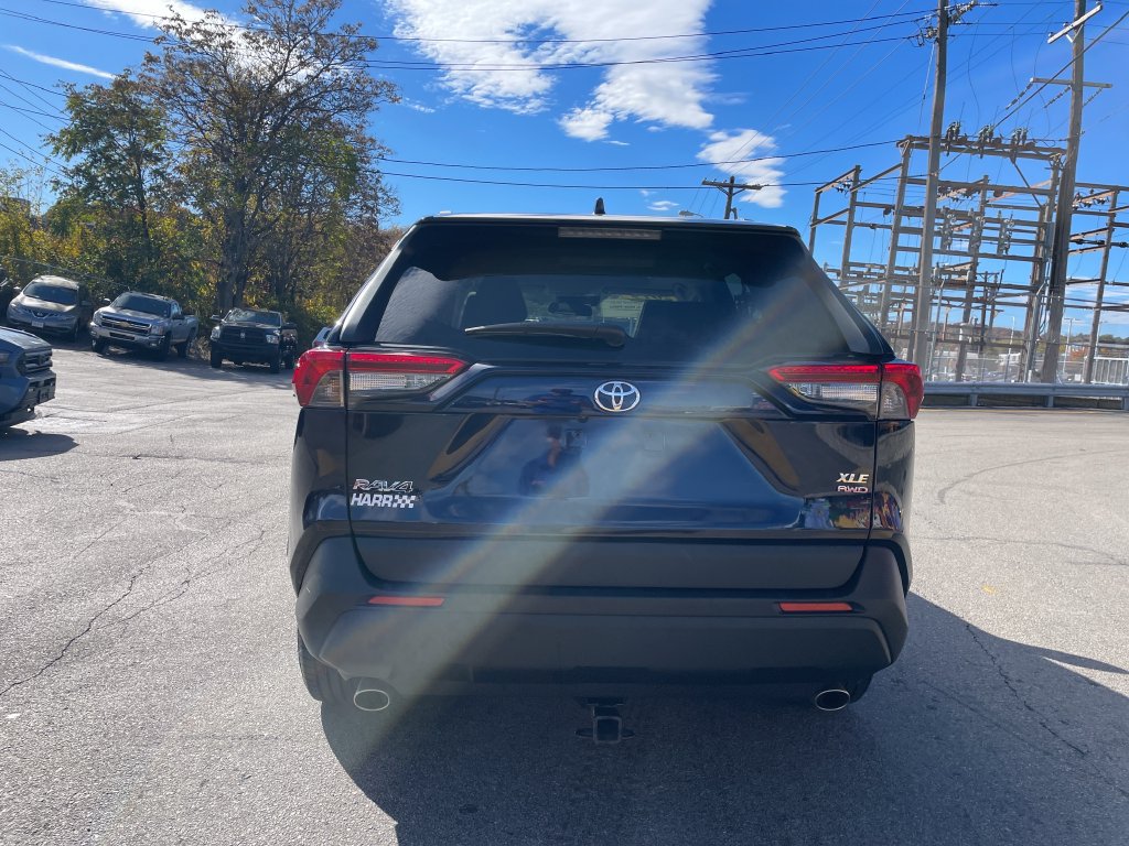 Used 2019 Toyota RAV4 XLE Premium AWD/4WD image 4