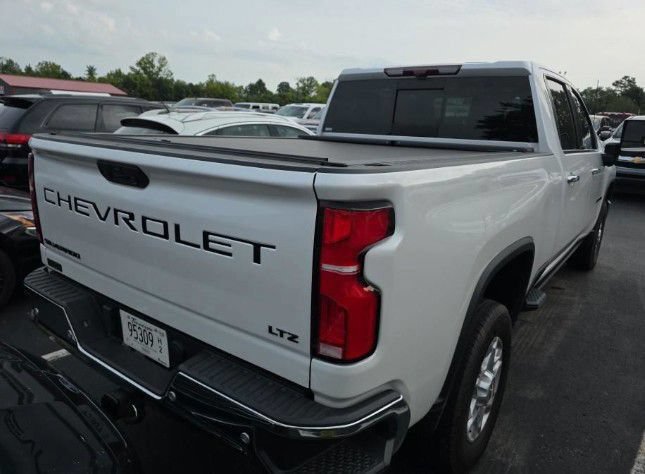 Used 2024 Chevrolet Silverado 2500 LTZ w/ LTZ Convenience Package AWD/4WD image 3