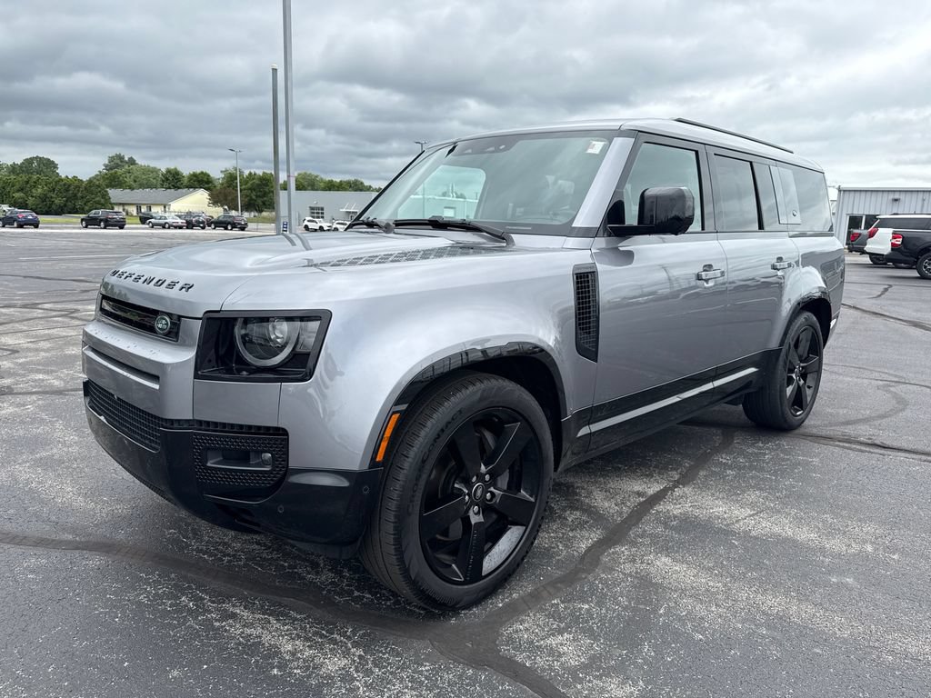 Used 2024 Land Rover Defender 130 X-Dynamic SE AWD/4WD image 5