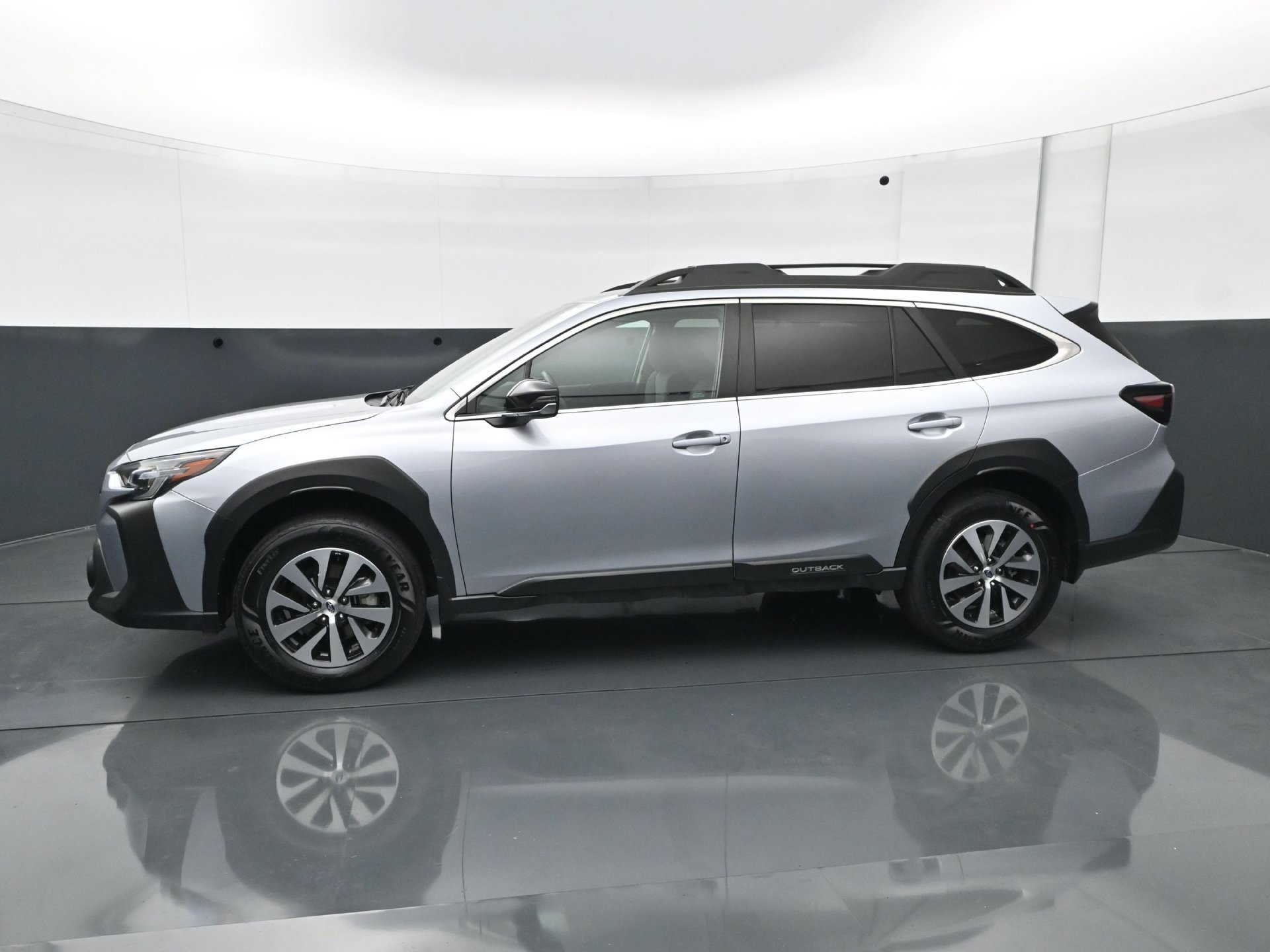 Used 2025 Subaru Outback Premium AWD/4WD image 3