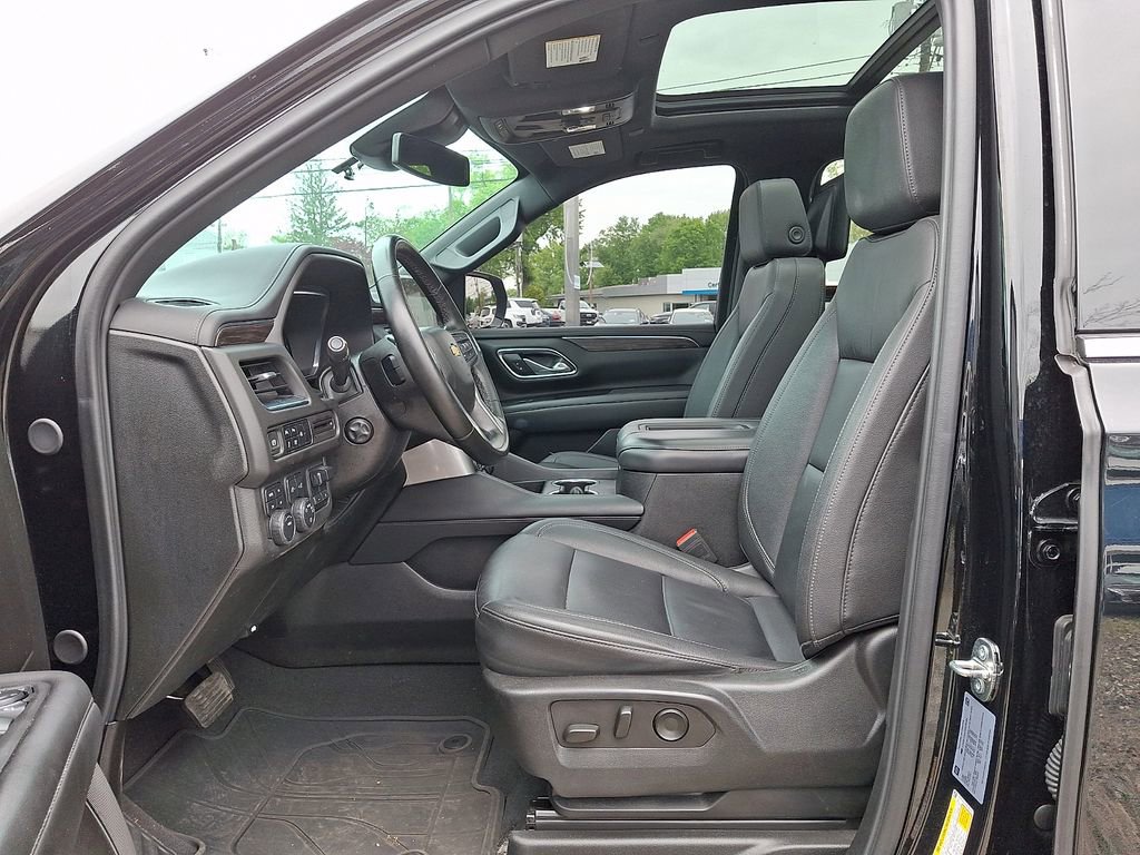 Used 2024 Chevrolet Suburban LT w/ Luxury Package AWD/4WD image 14