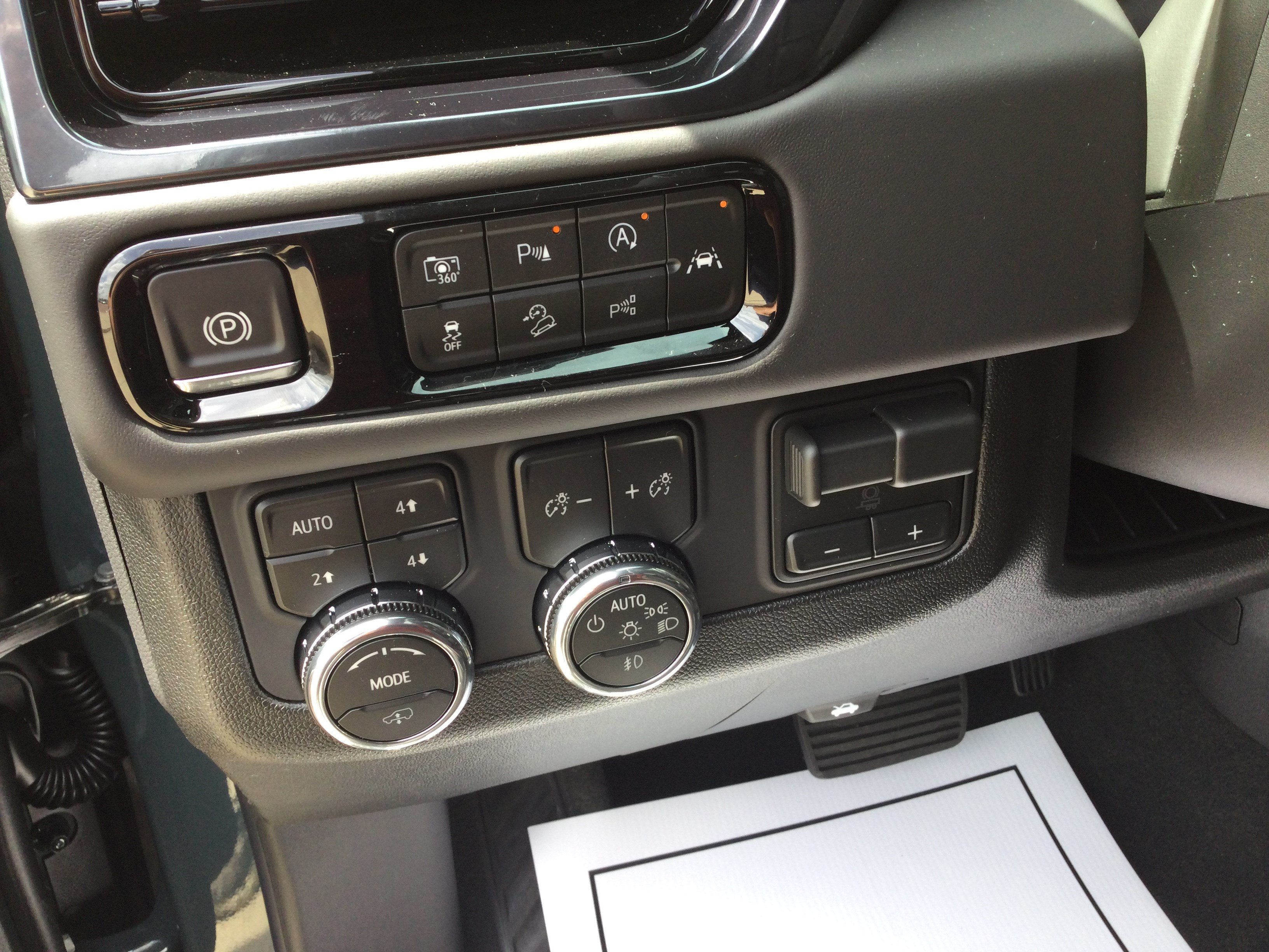 New 2026 GMC Yukon XL AT4 Ultimate AWD/4WD image 12