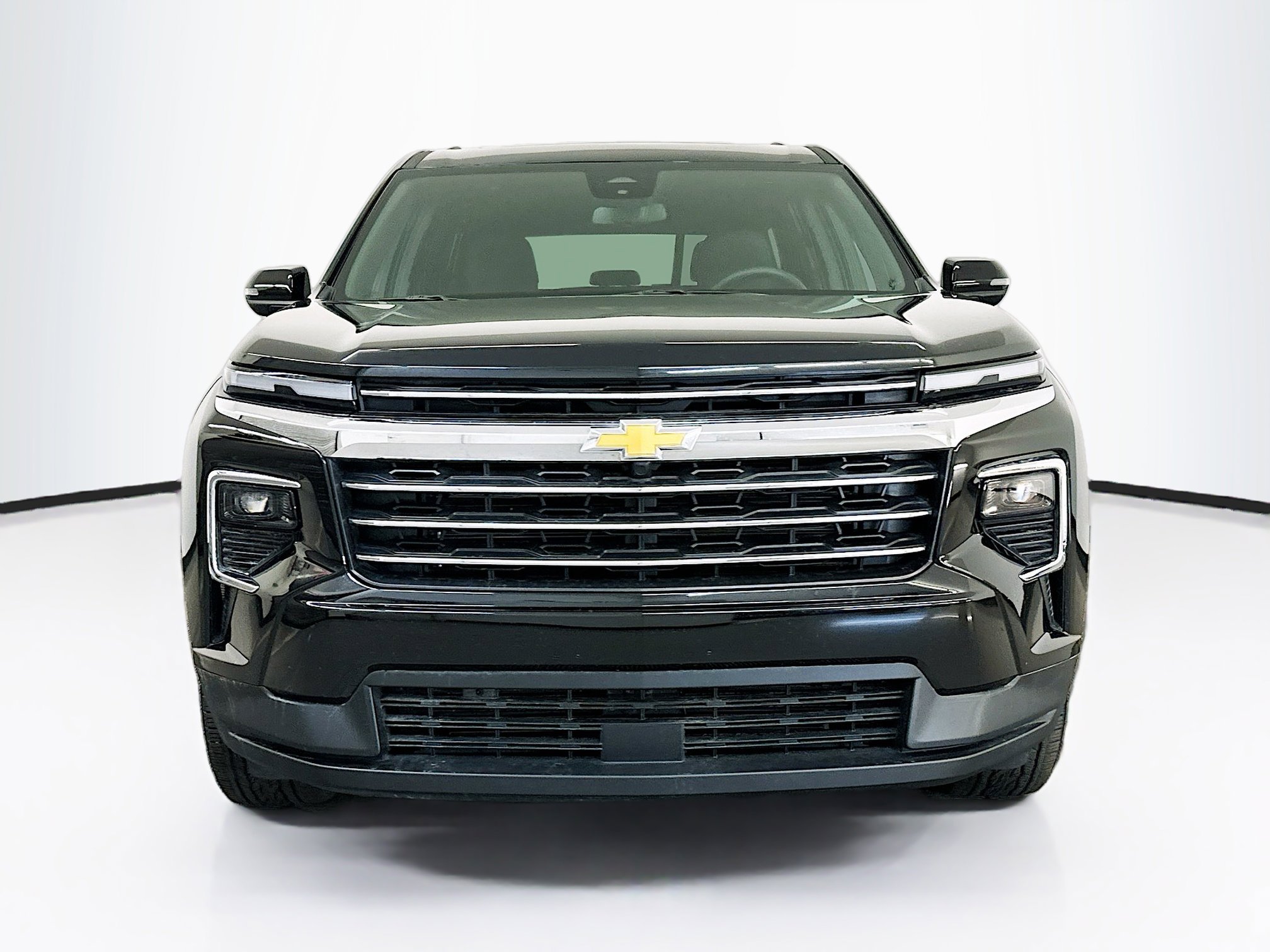 Used 2025 Chevrolet Traverse LT w/ Sun and Wheel Package image 2