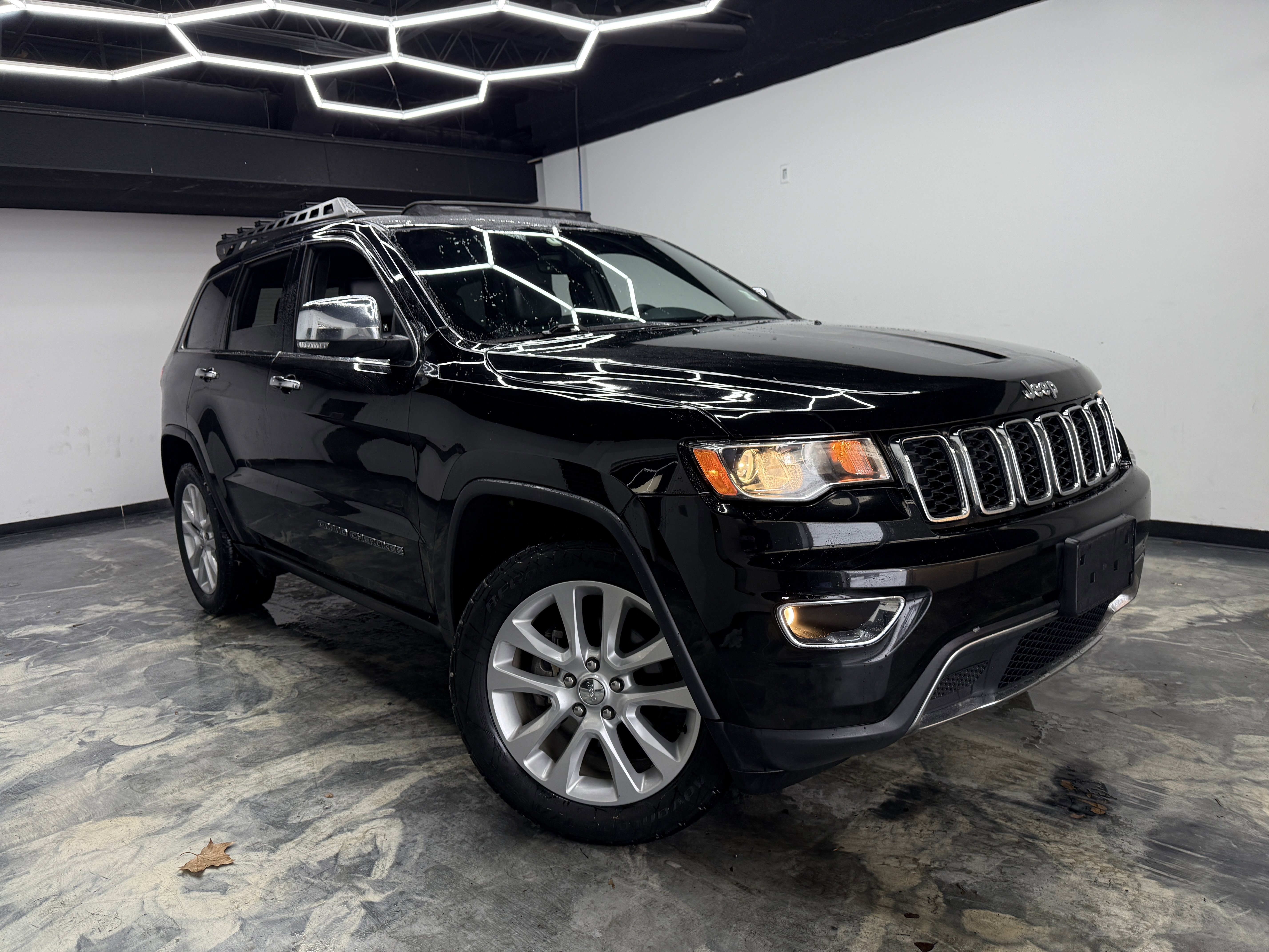 Used 2017 Jeep Grand Cherokee Limited image 6