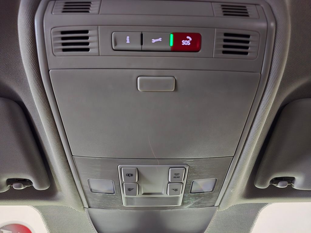 Used 2023 Volkswagen Taos SE w/ Black Wheel Package image 32