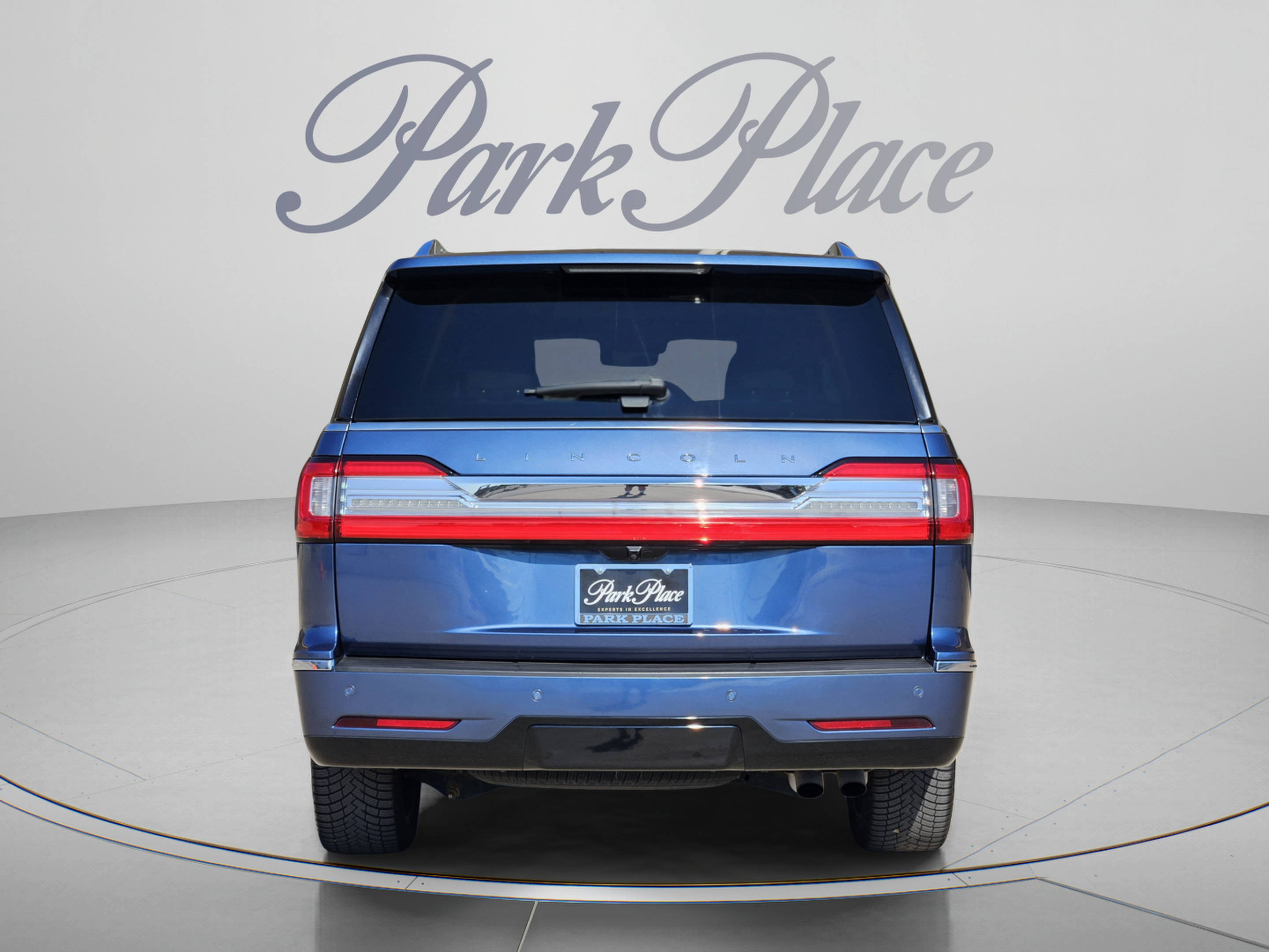 Used 2018 Lincoln Navigator Reserve AWD/4WD image 4