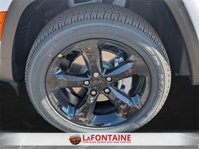 New 2025 Jeep Grand Cherokee Altitude image 33