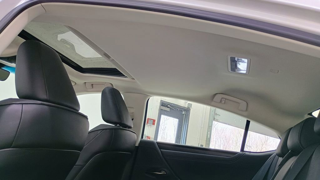 Used 2023 Lexus ES 250 w/ Premium Package image 23