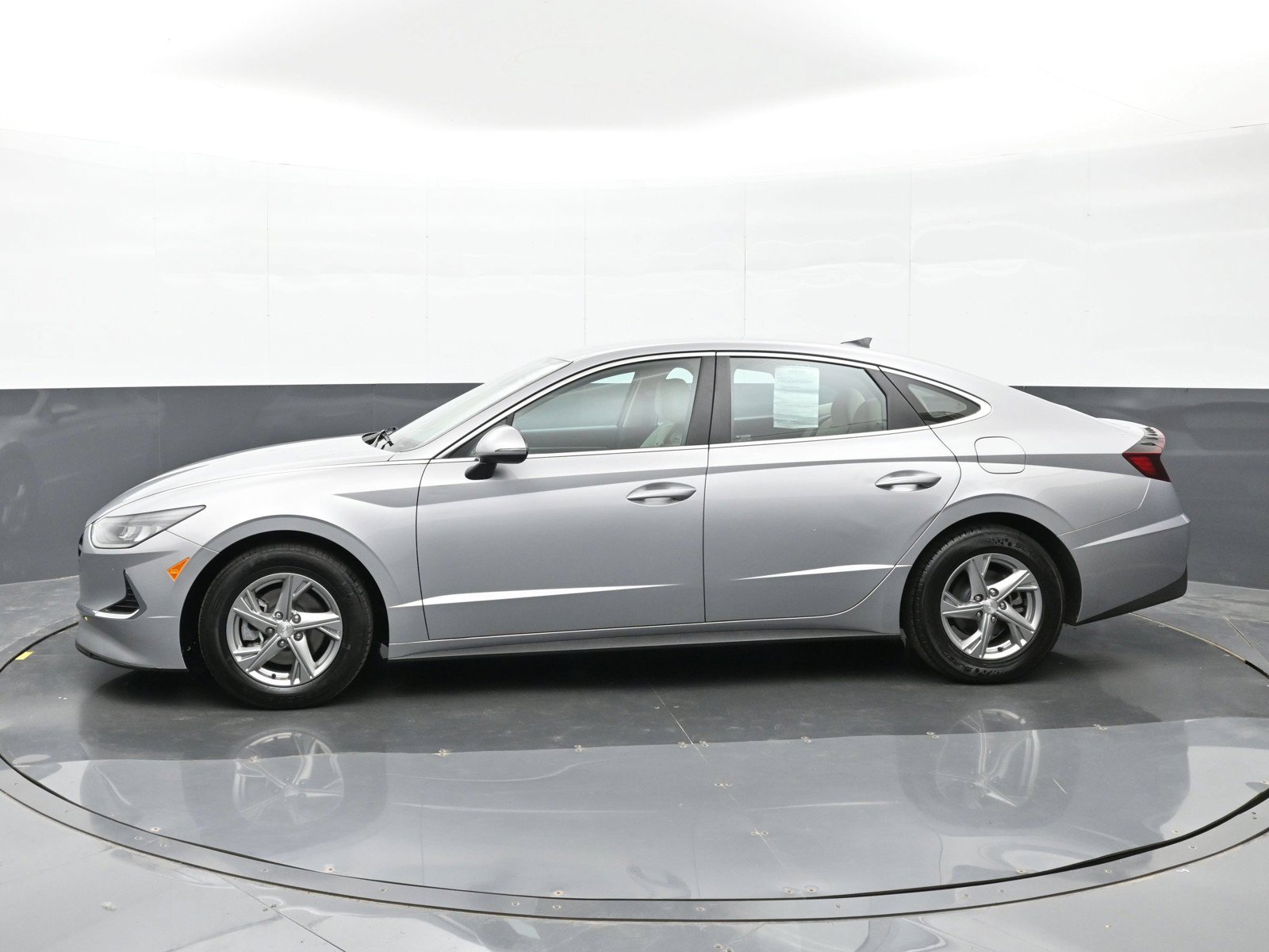 Certified 2023 Hyundai Sonata SE w/ Cargo Package FWD image 9