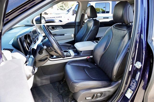 Used 2024 Kia Carnival LX FWD image 15