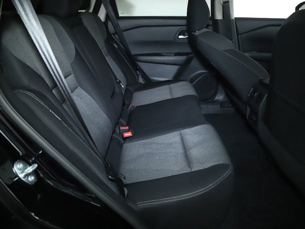 Certified 2025 Nissan Rogue SV image 32