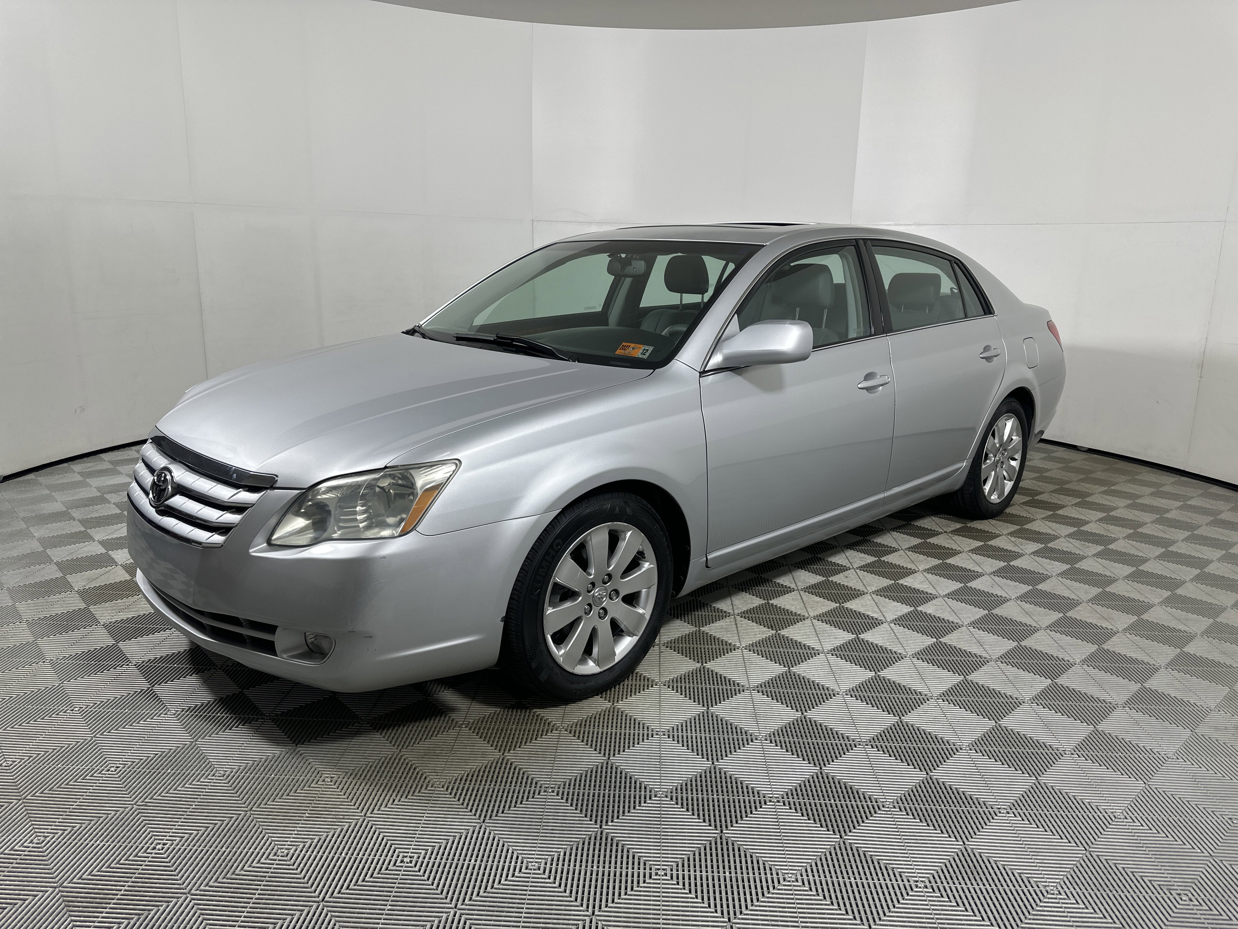 Used 2006 Toyota Avalon XLS image 3