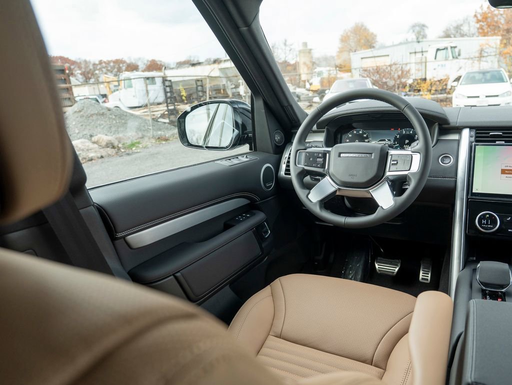 New 2026 Land Rover Discovery Limited Edition AWD/4WD image 18