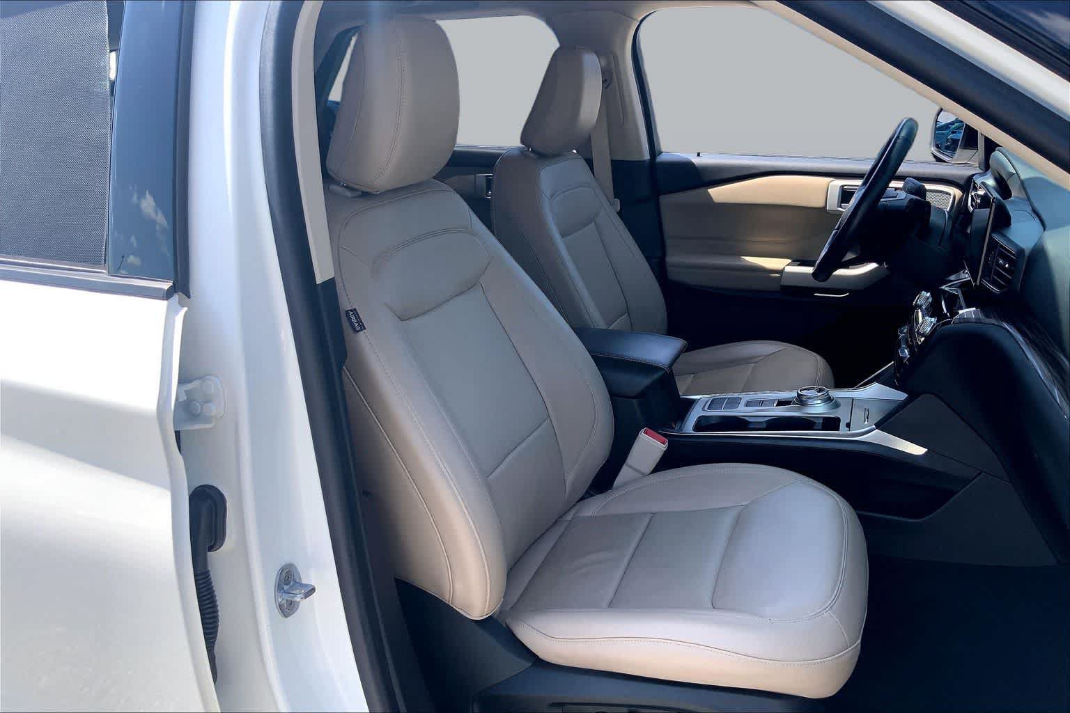 Used 2022 Ford Explorer Limited w/ Equipment Group 301A RWD image 9