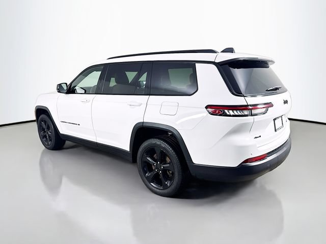 Used 2025 Jeep Grand Cherokee L Limited w/ Black Appearance Package AWD/4WD image 9