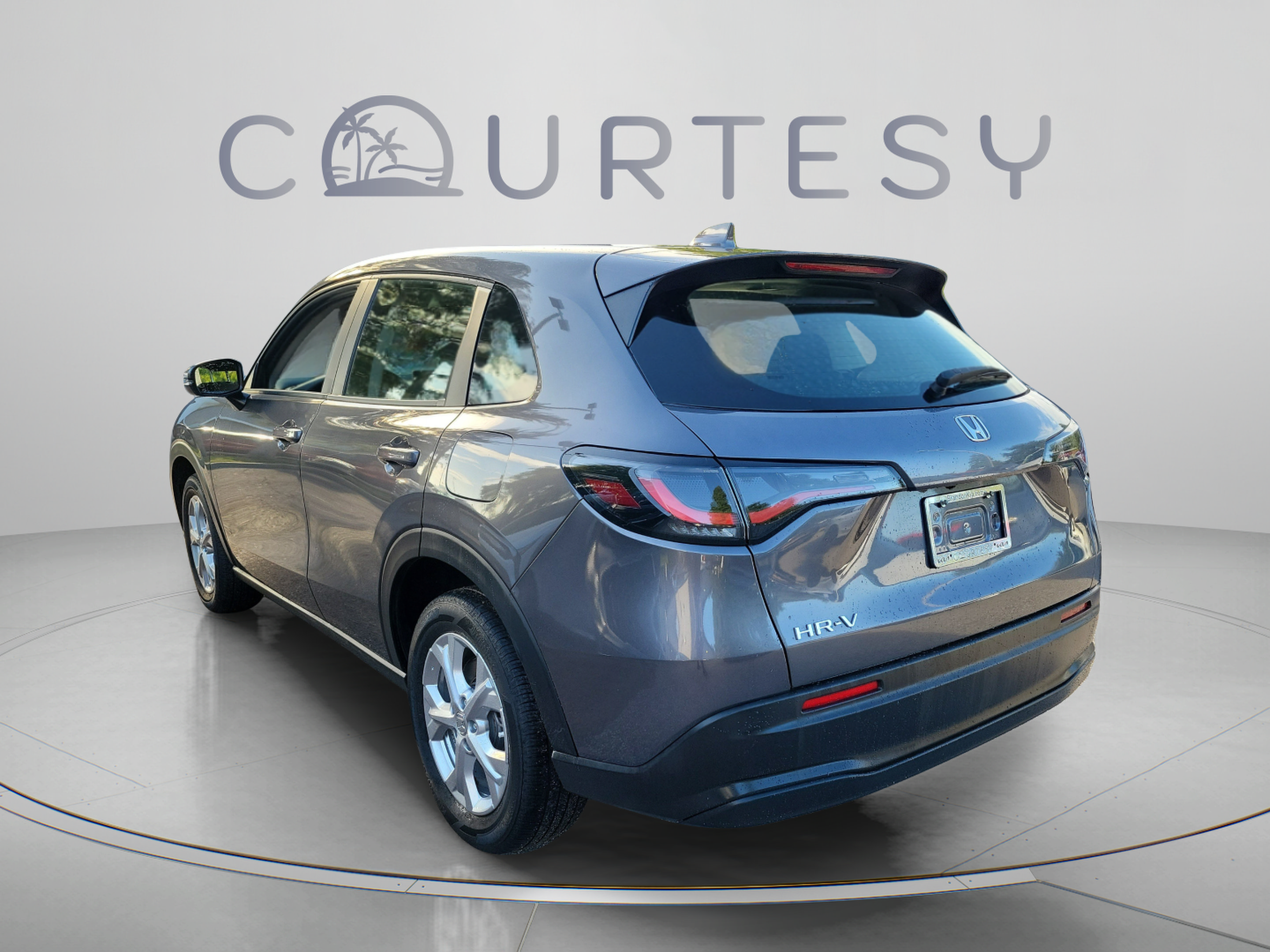 Used 2024 Honda HR-V LX image 2