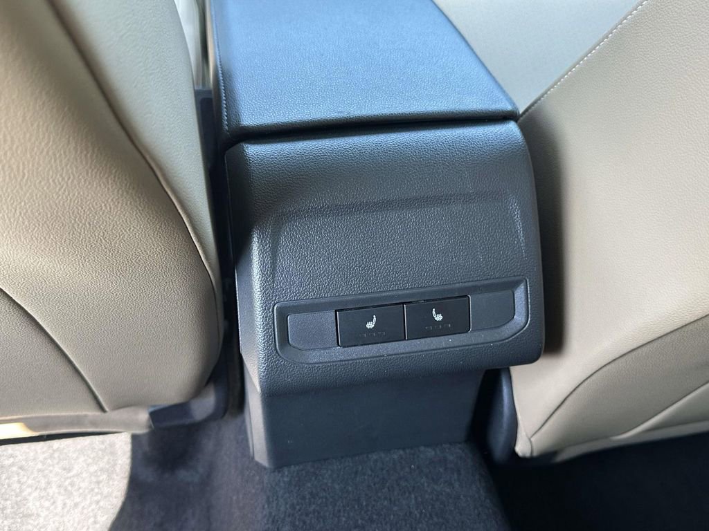 Used 2019 Volkswagen Jetta SE w/ Cold Weather Package image 13