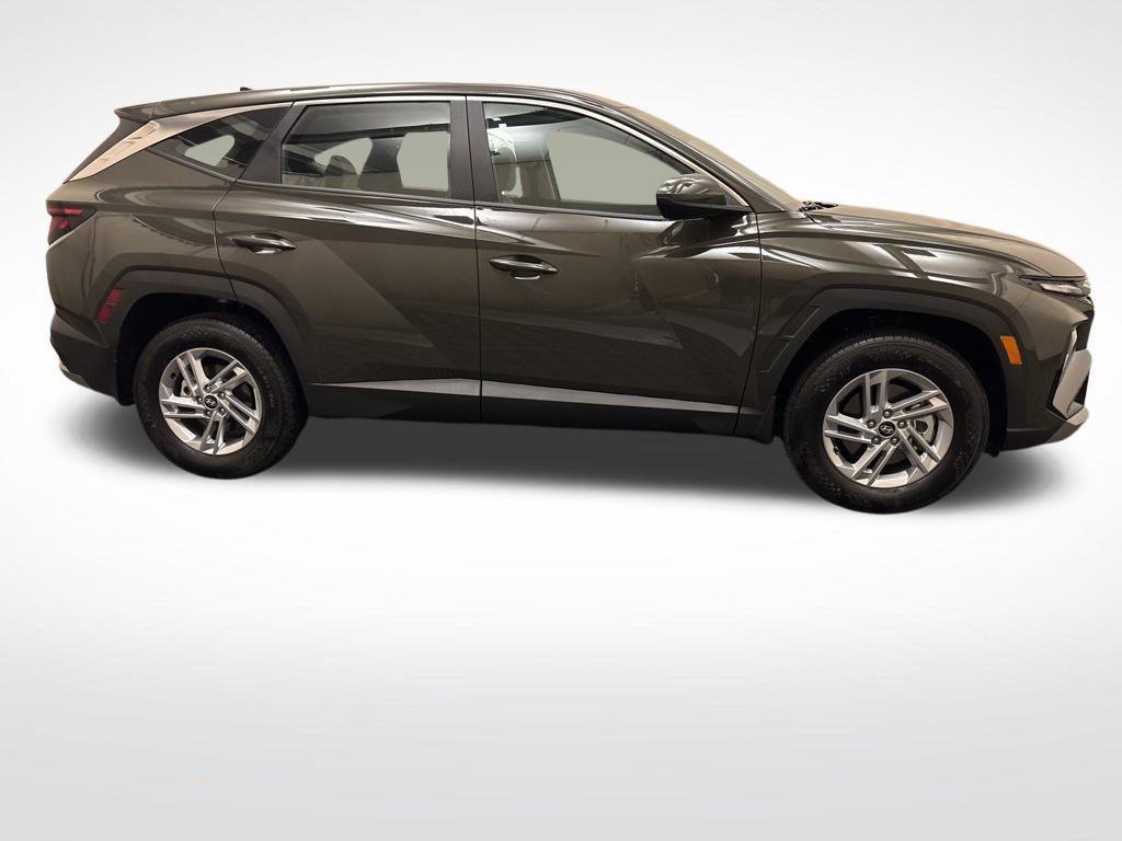 New 2025 Hyundai Tucson SE image 4