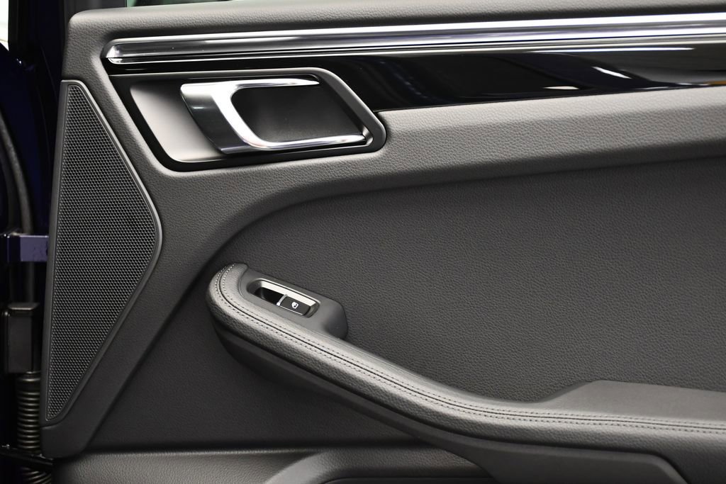Certified 2025 Porsche Macan image 51