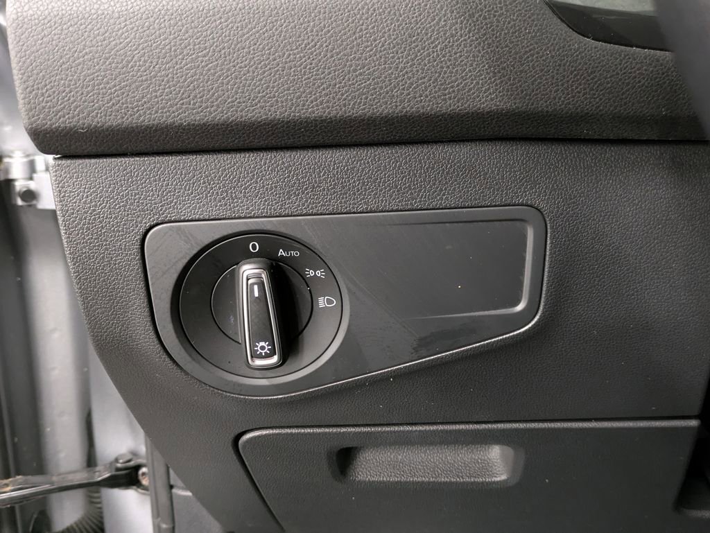 Used 2019 Volkswagen Tiguan SE w/ Panoramic Sunroof Package image 23