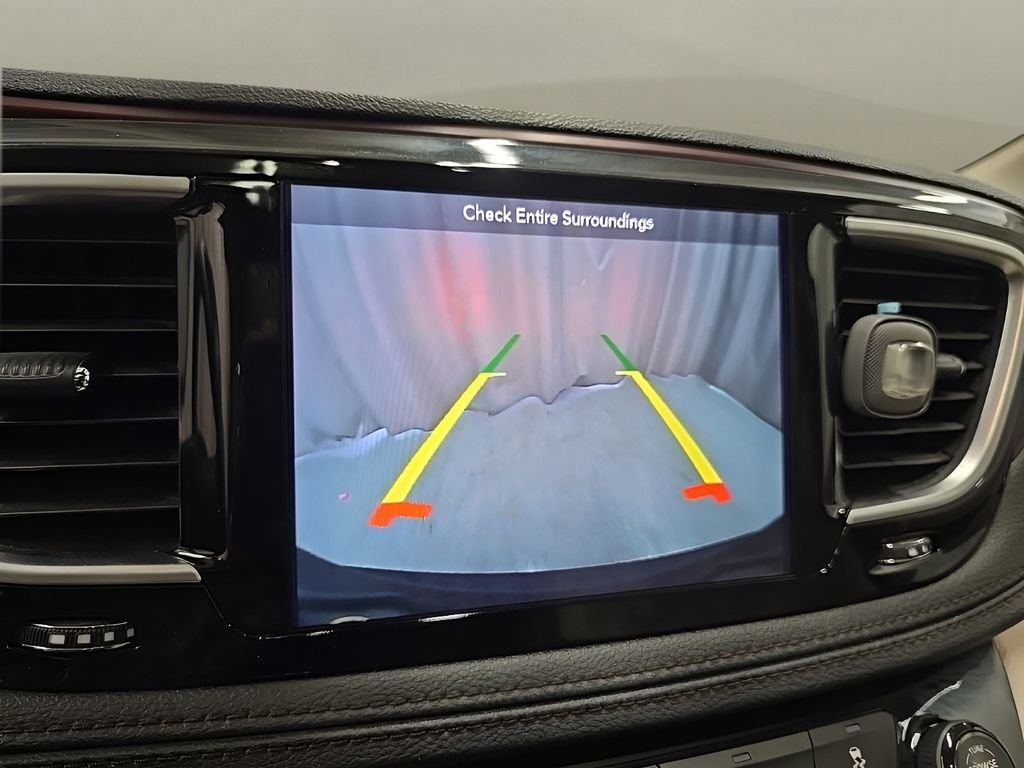 Used 2018 Chrysler Pacifica Limited w/ Tire & Wheel Group FWD image 27