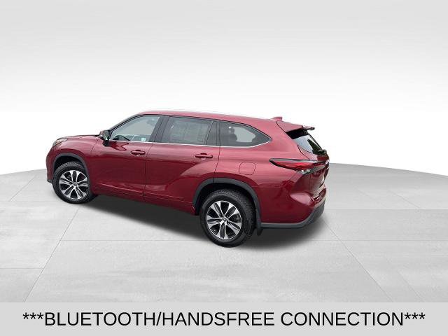 Used 2022 Toyota Highlander XLE image 3
