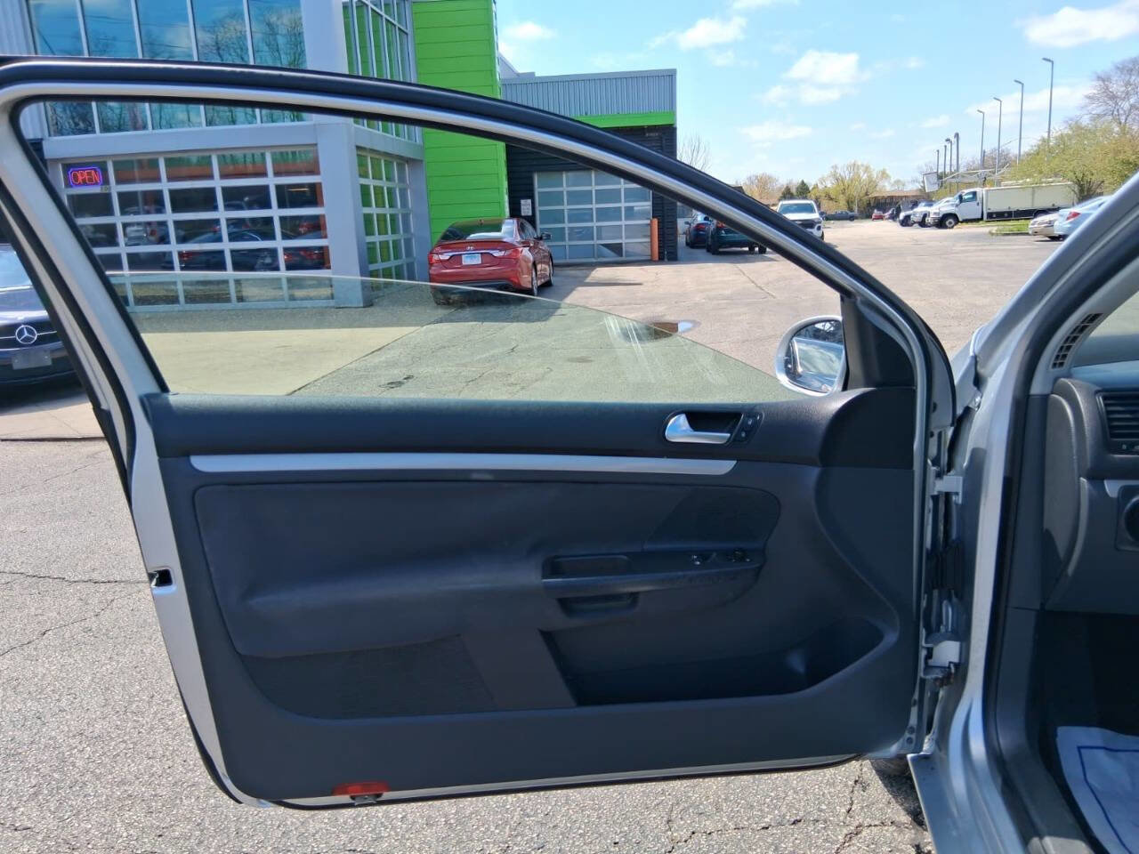 Used 2009 Volkswagen Rabbit S image 13