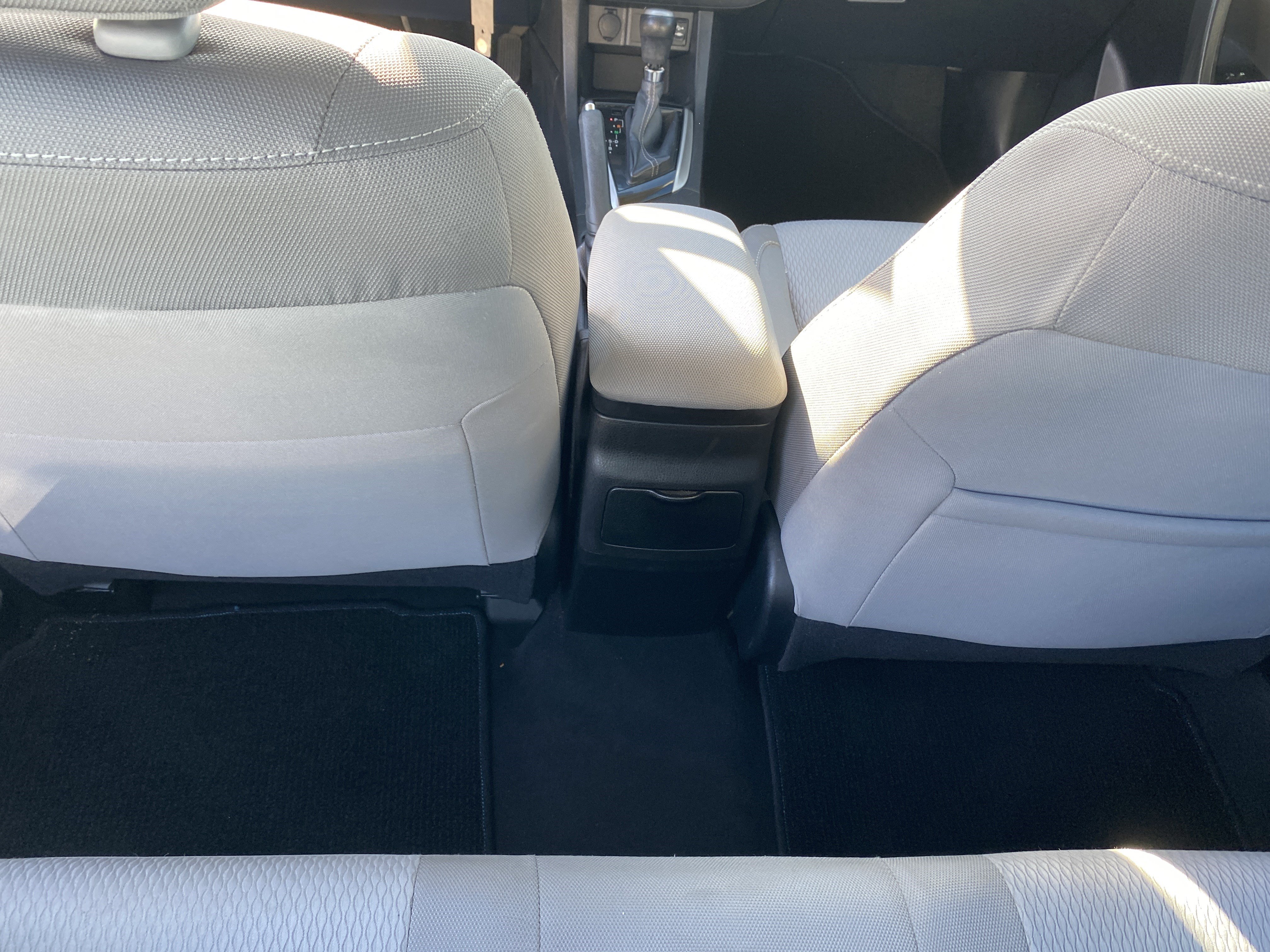 Used 2015 Toyota Corolla LE FWD image 15