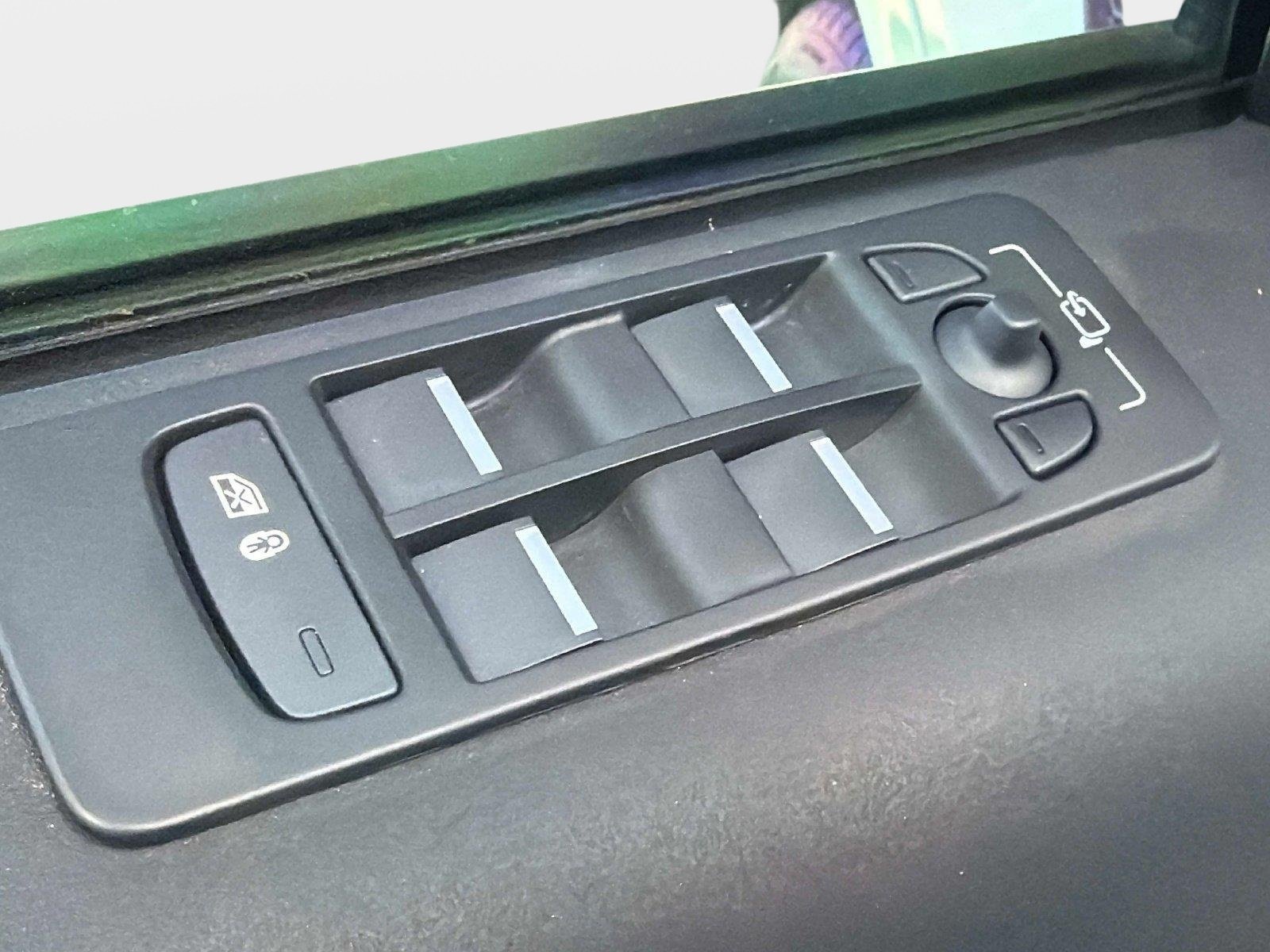 Used 2025 Land Rover Discovery Sport S AWD/4WD image 36